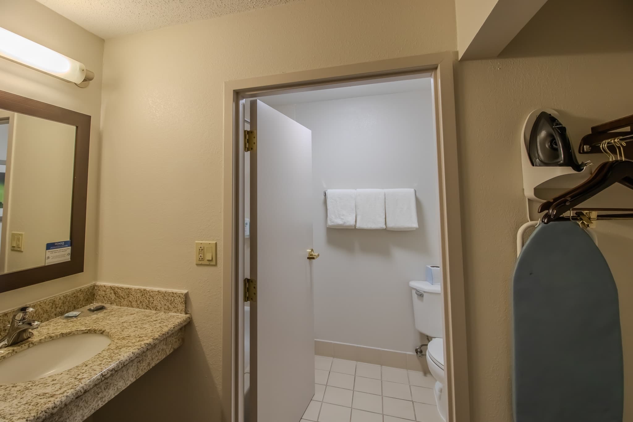 Country Inn & Suites by Radisson, Convention Center — 79