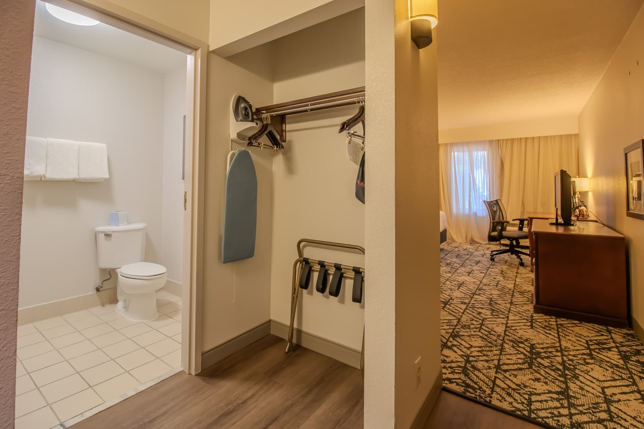 Country Inn & Suites by Radisson, Convention Center — 80