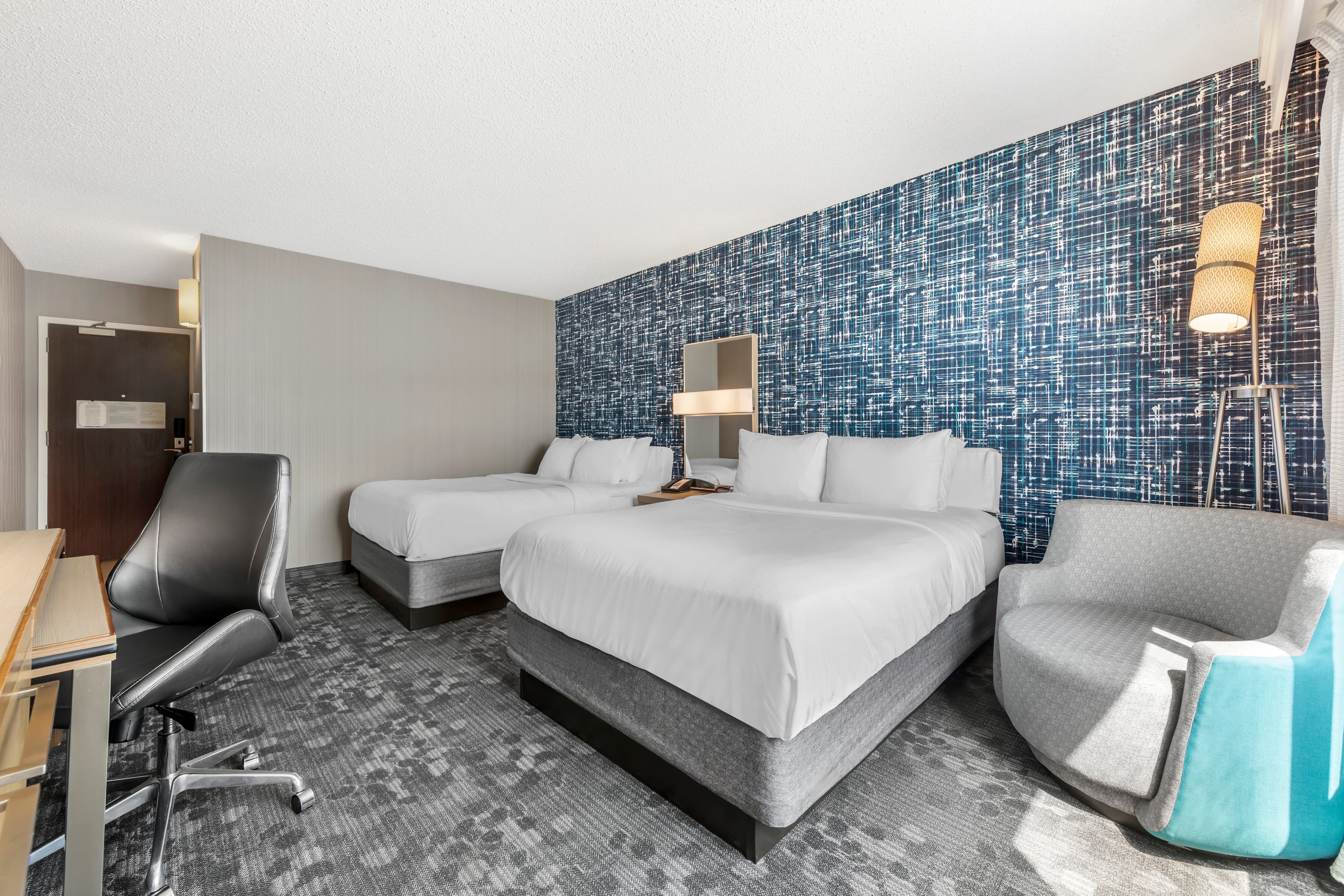 Comfort Inn & Suites Bethlehem Lehigh Valley Airport - Image 3
