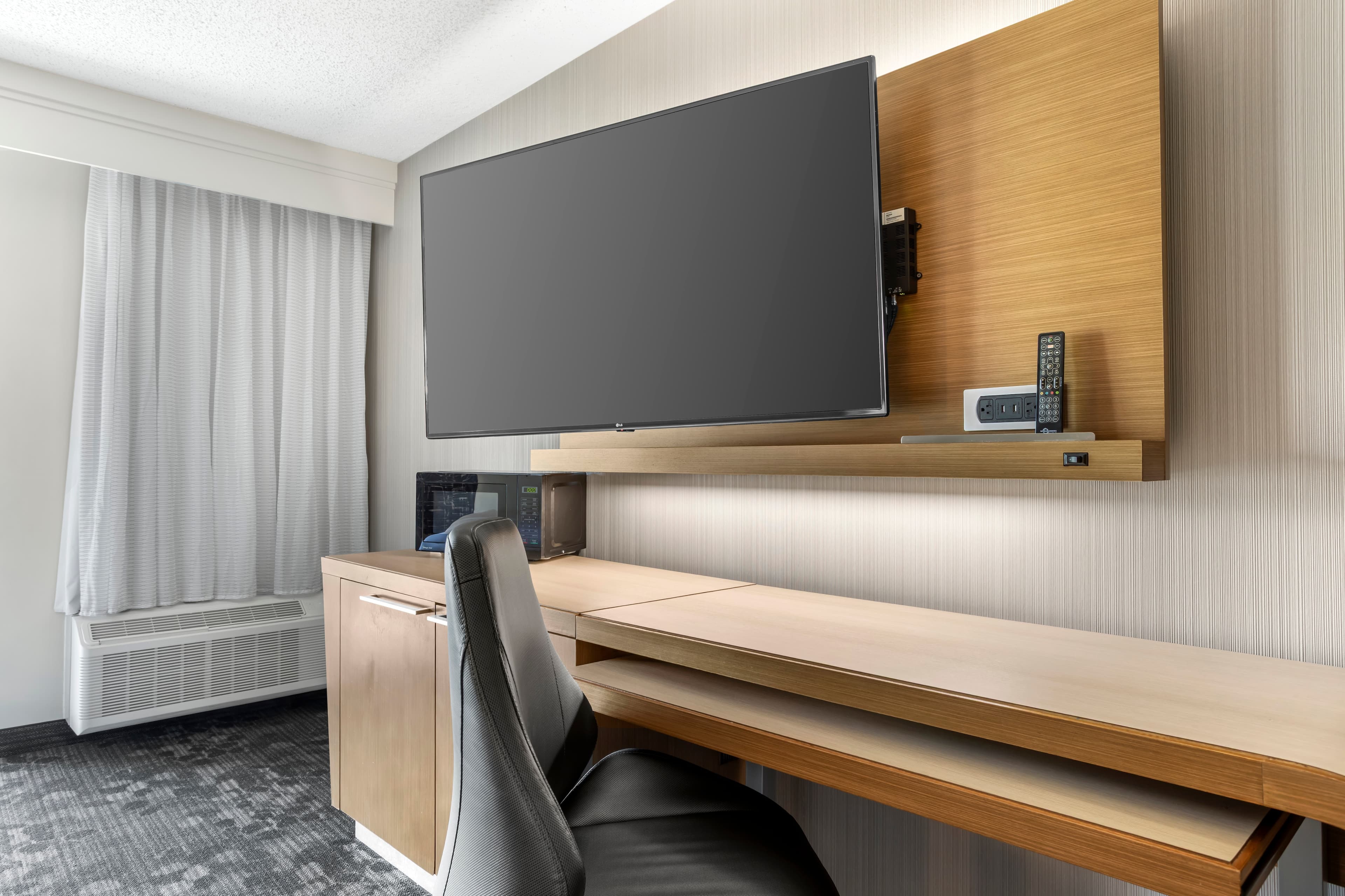 Comfort Inn & Suites Bethlehem Lehigh Valley Airport — 11