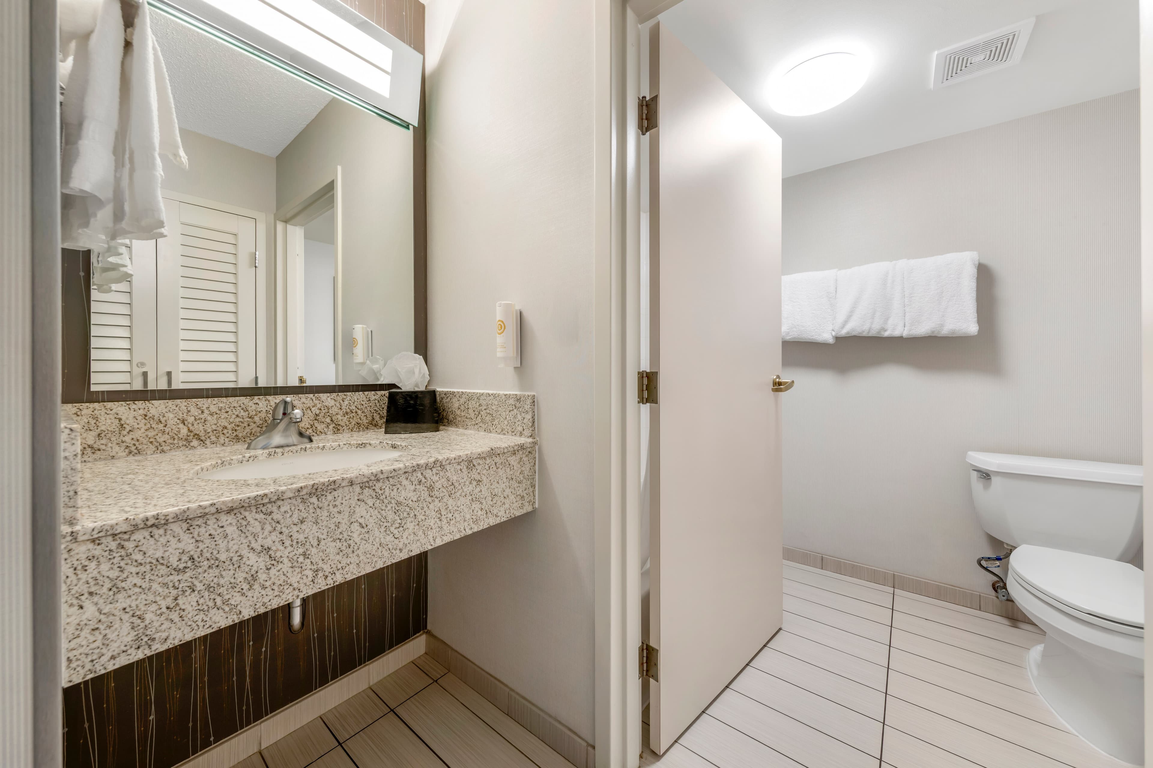 Comfort Inn & Suites Bethlehem Lehigh Valley Airport — 13