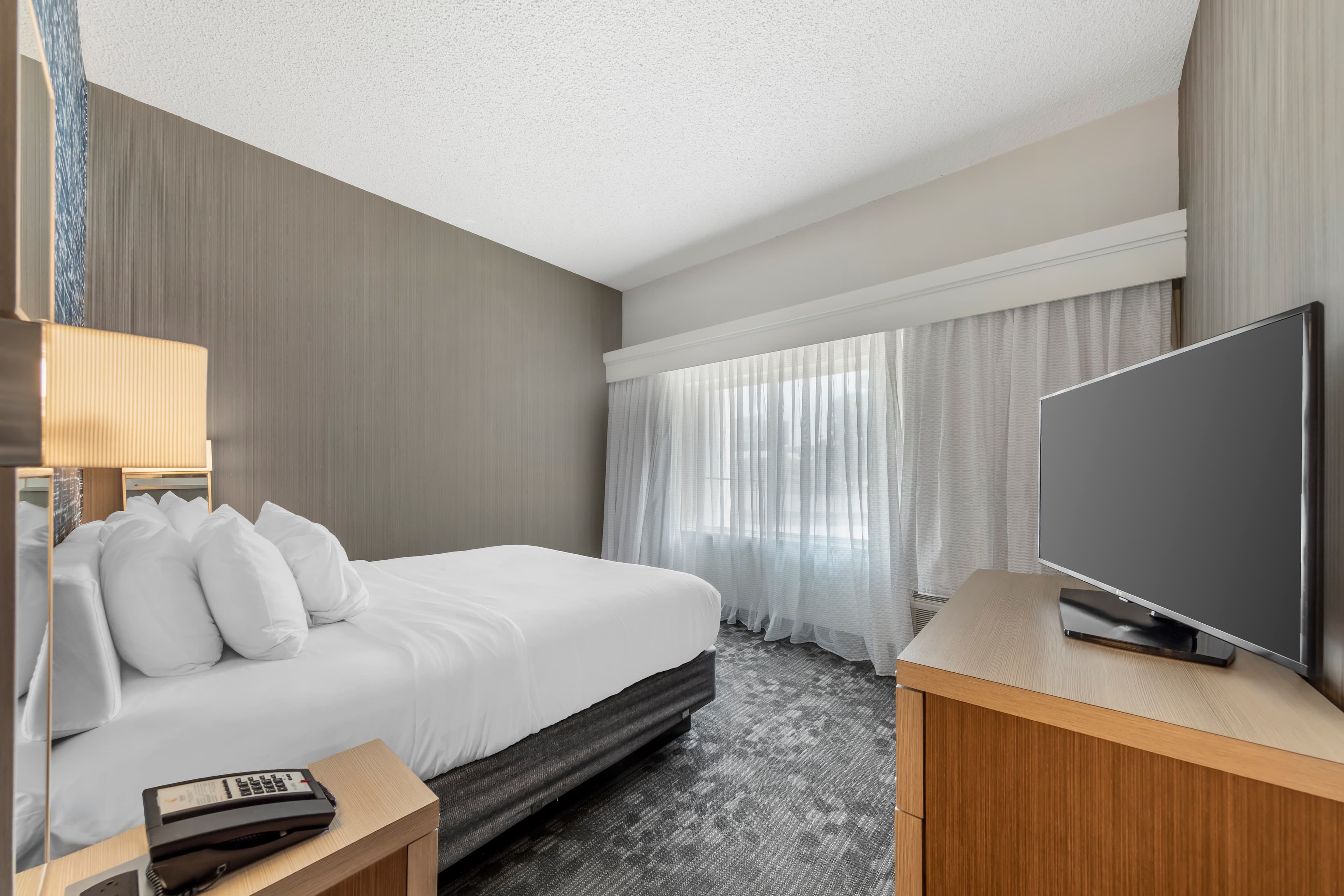 Comfort Inn & Suites Bethlehem Lehigh Valley Airport — 16