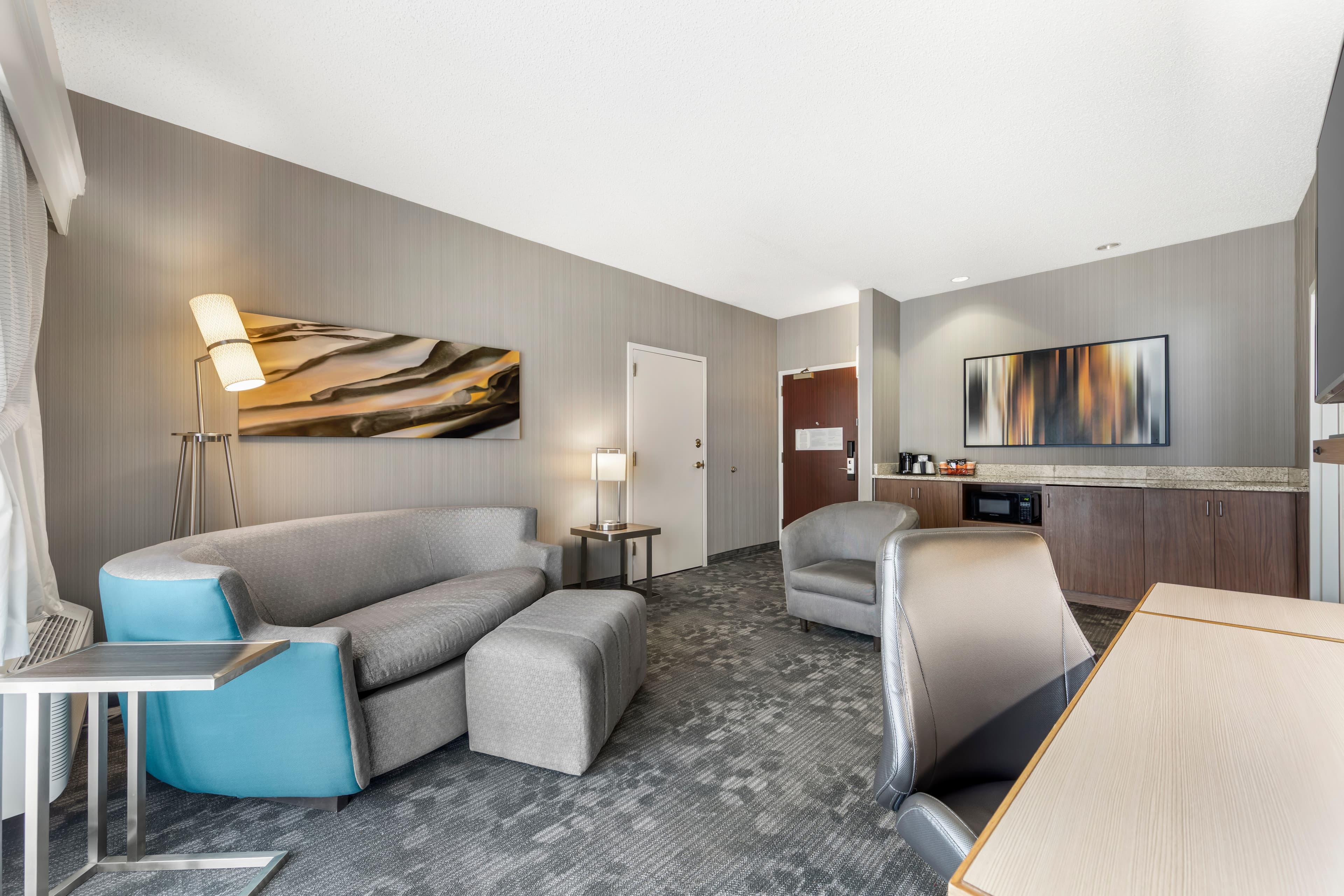 Comfort Inn & Suites Bethlehem Lehigh Valley Airport — 17