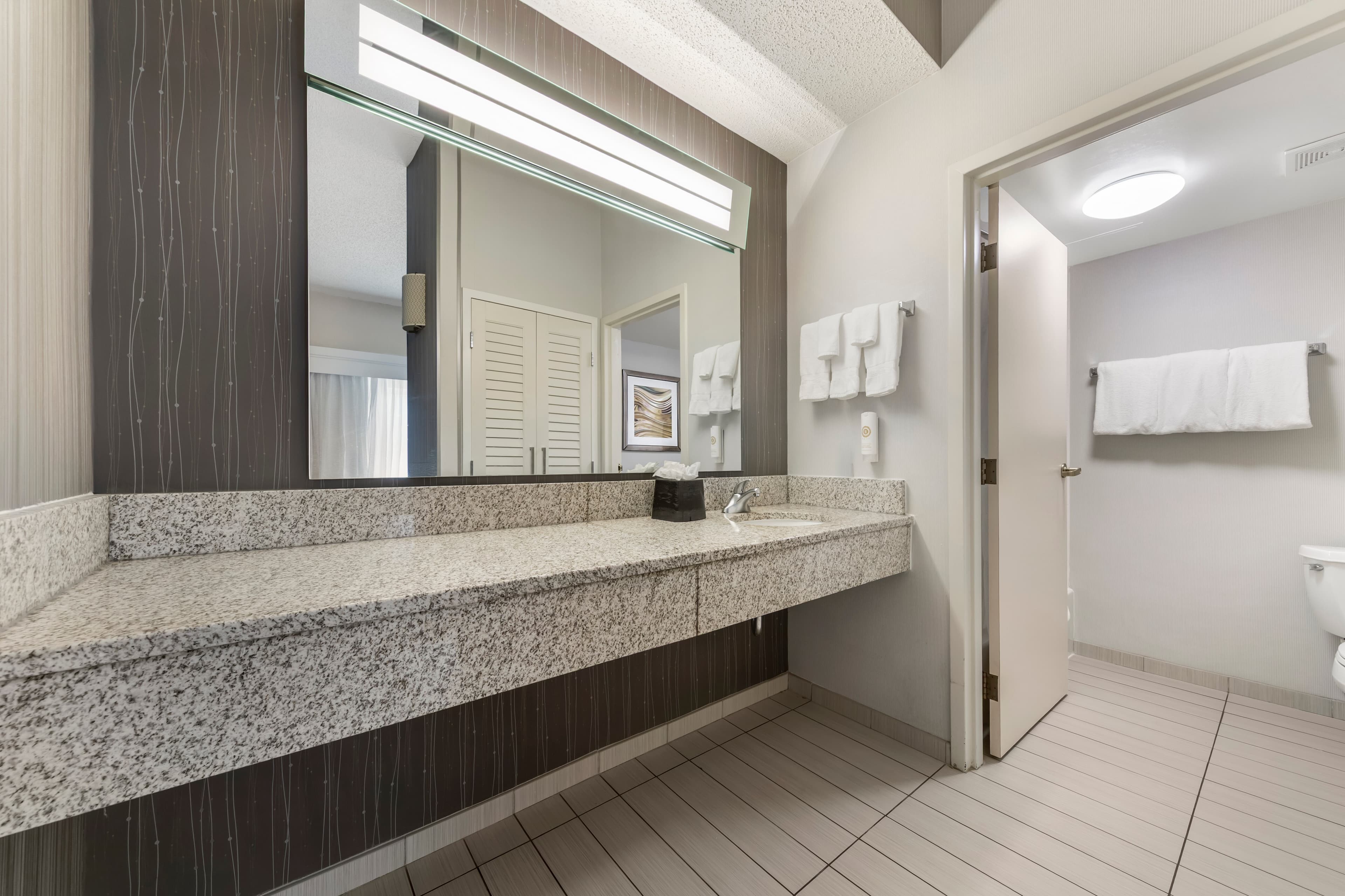 Comfort Inn & Suites Bethlehem Lehigh Valley Airport — 18