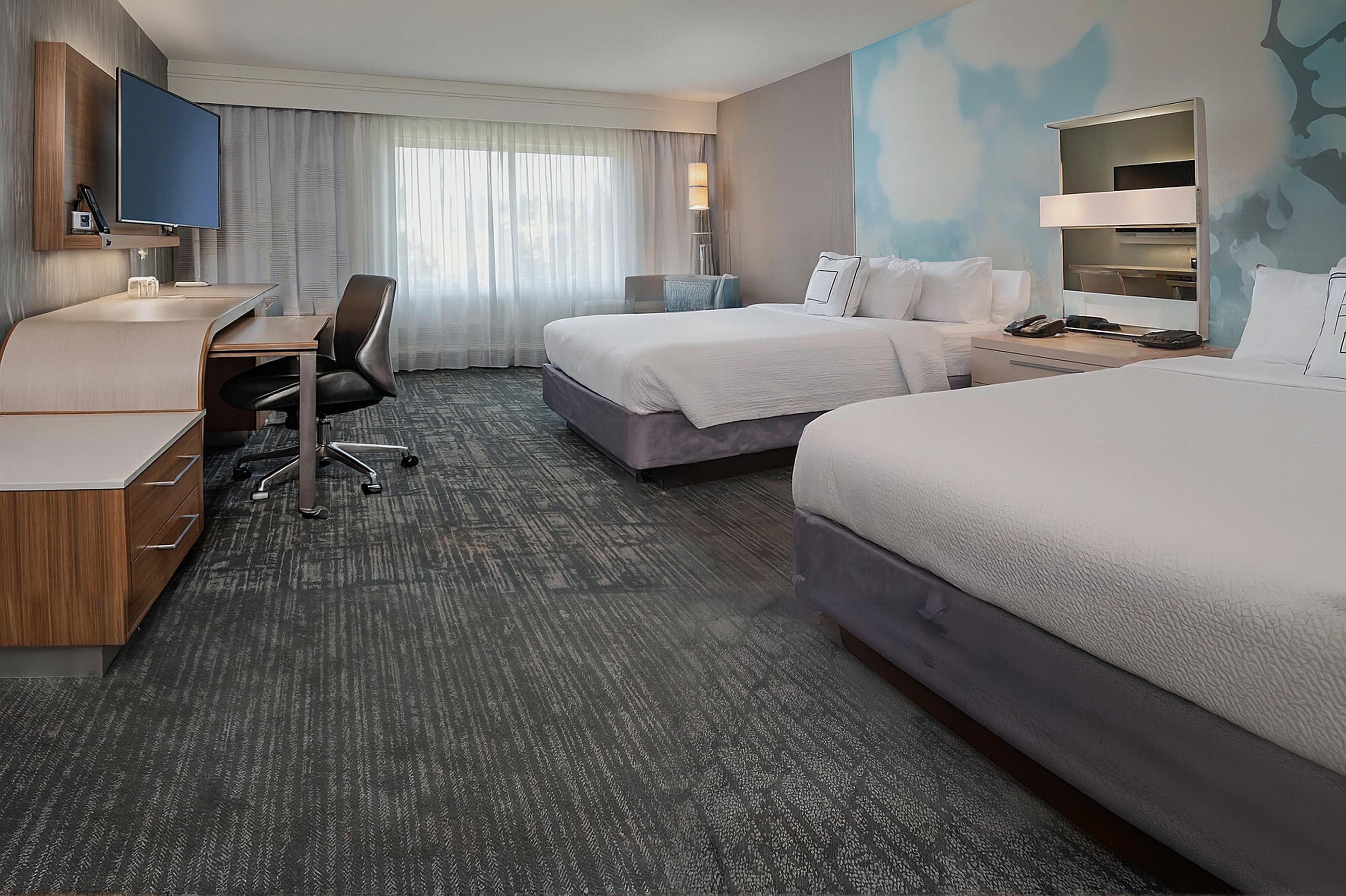 Comfort Inn & Suites Bethlehem Lehigh Valley Airport - Image 1