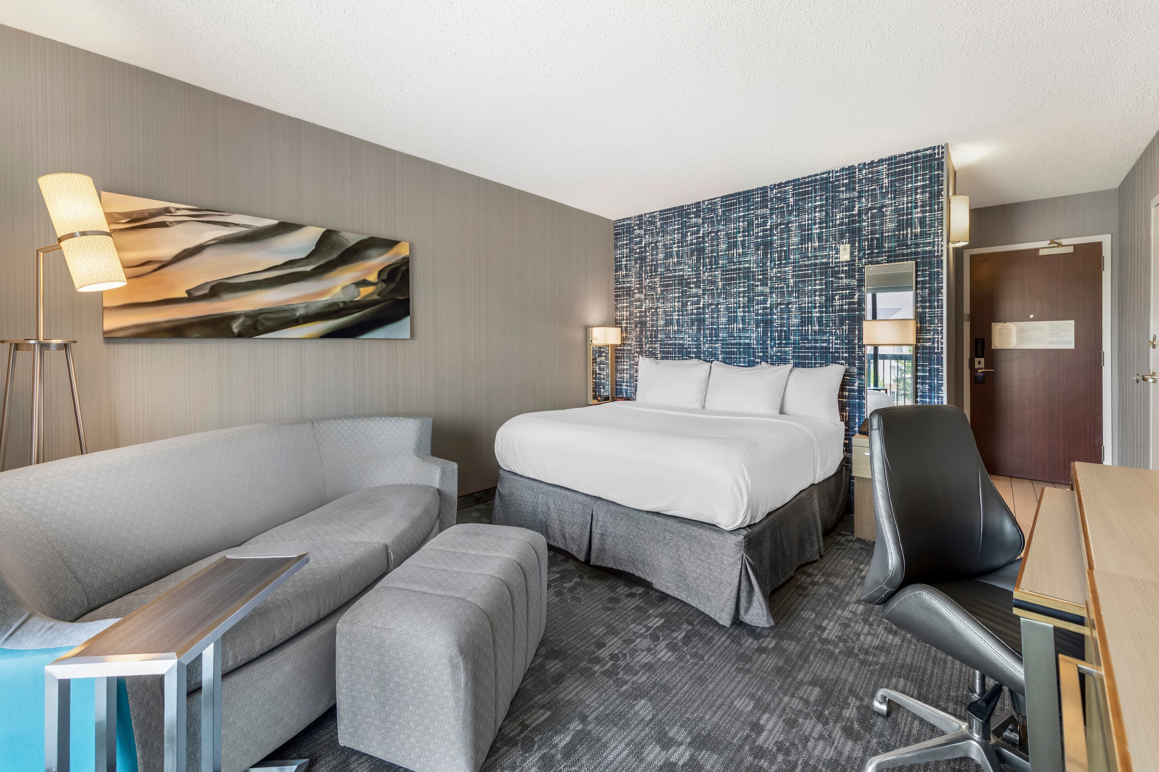 Comfort Inn & Suites Bethlehem Lehigh Valley Airport — 19