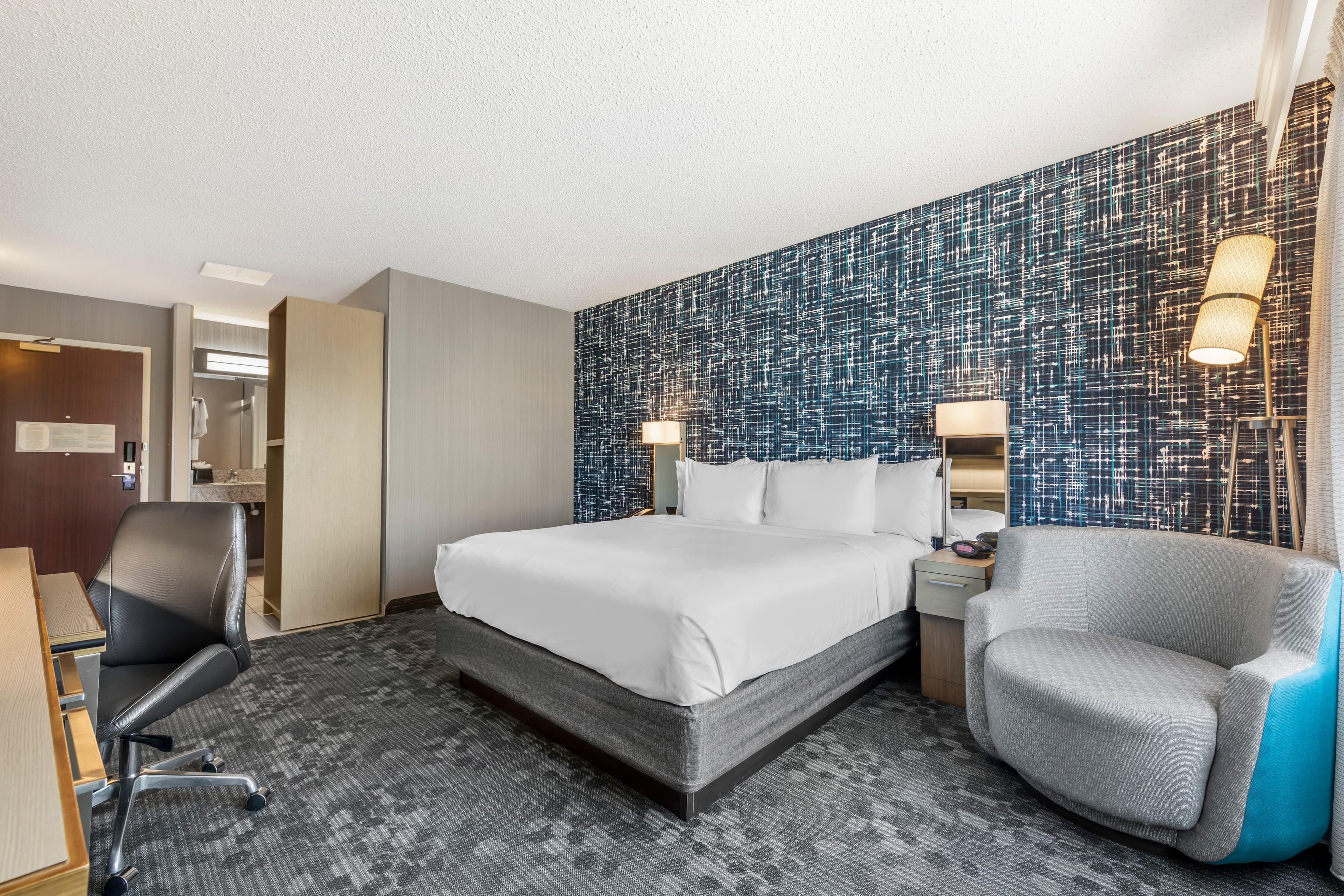 Comfort Inn & Suites Bethlehem Lehigh Valley Airport — 23