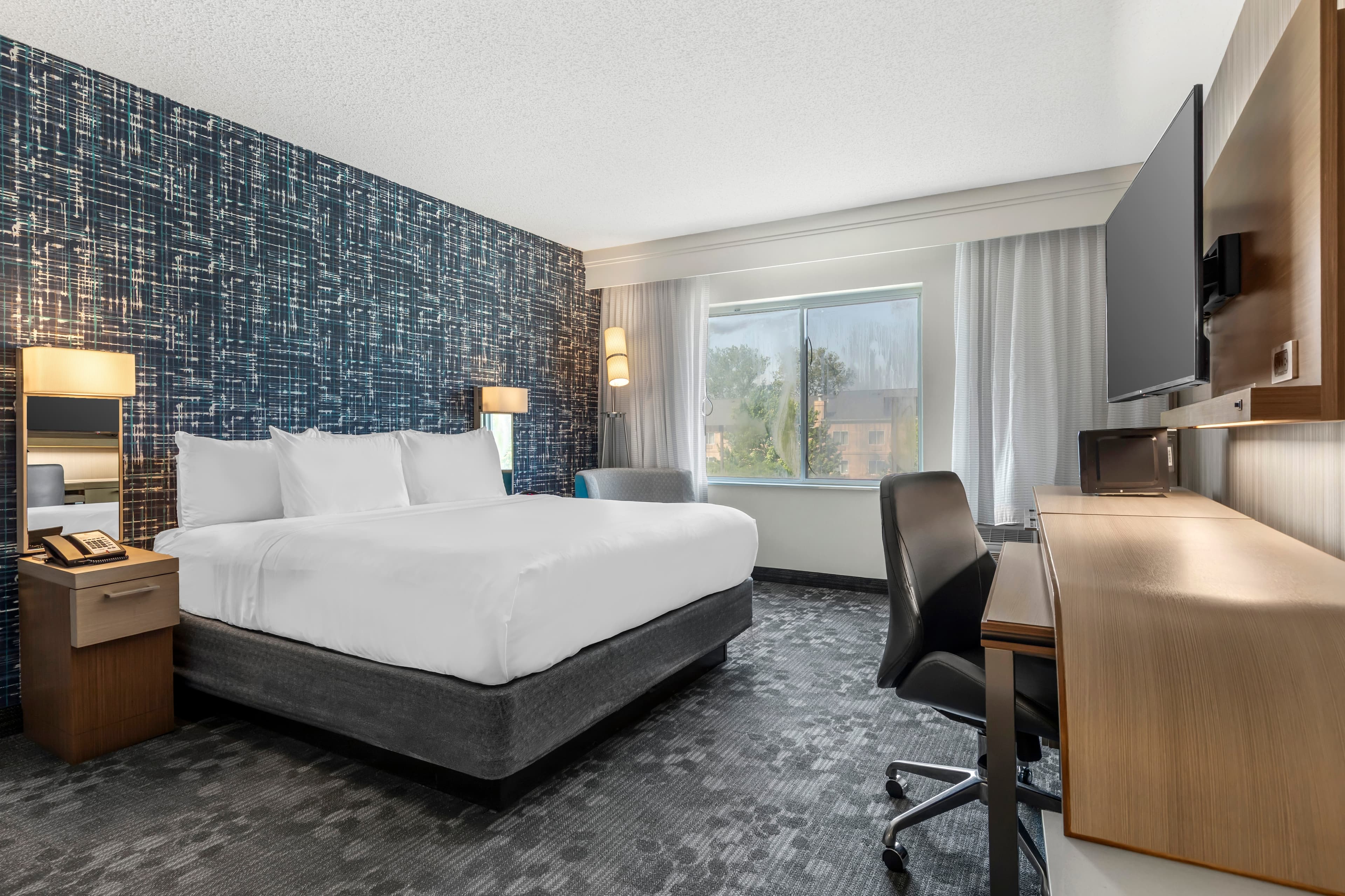 Comfort Inn & Suites Bethlehem Lehigh Valley Airport — 24