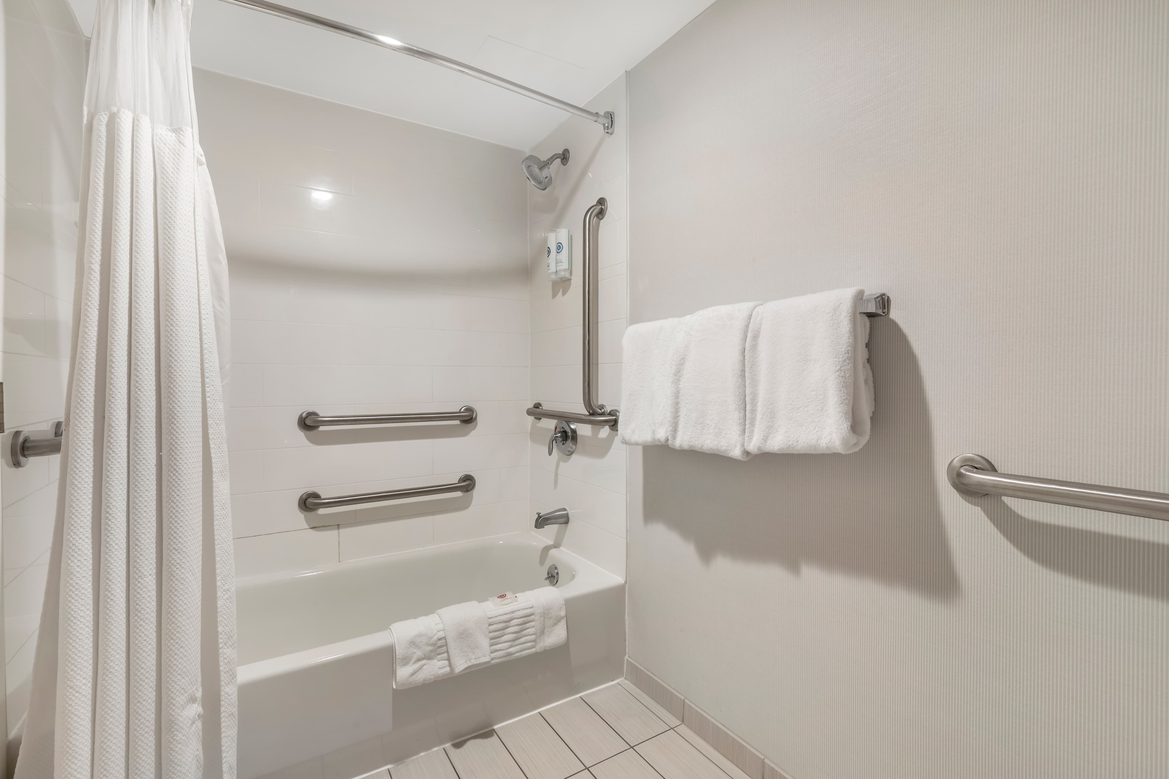 Comfort Inn & Suites Bethlehem Lehigh Valley Airport — 26