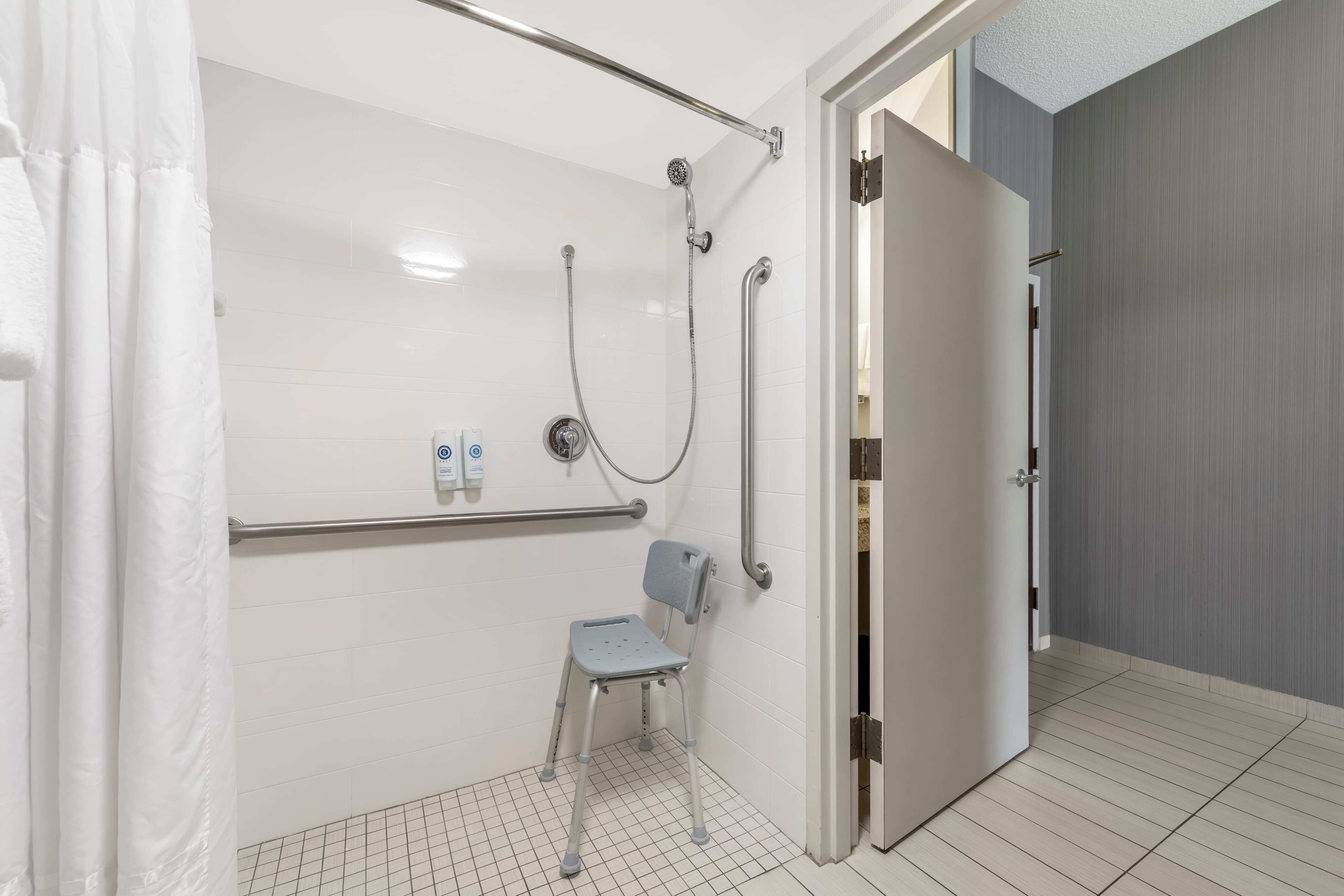 Comfort Inn & Suites Bethlehem Lehigh Valley Airport — 27