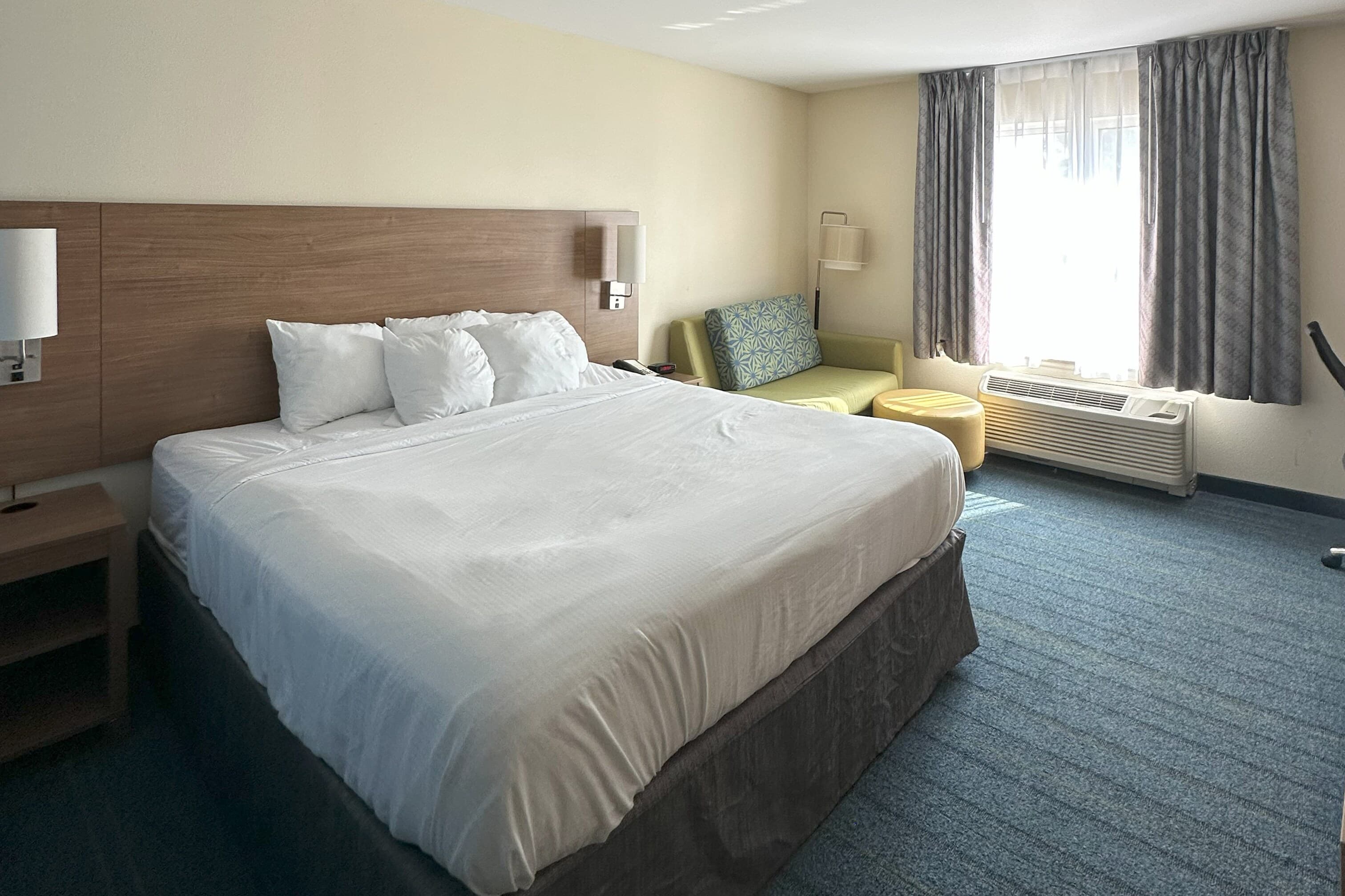 Sleep Inn & Suites Altoona North - Image 4