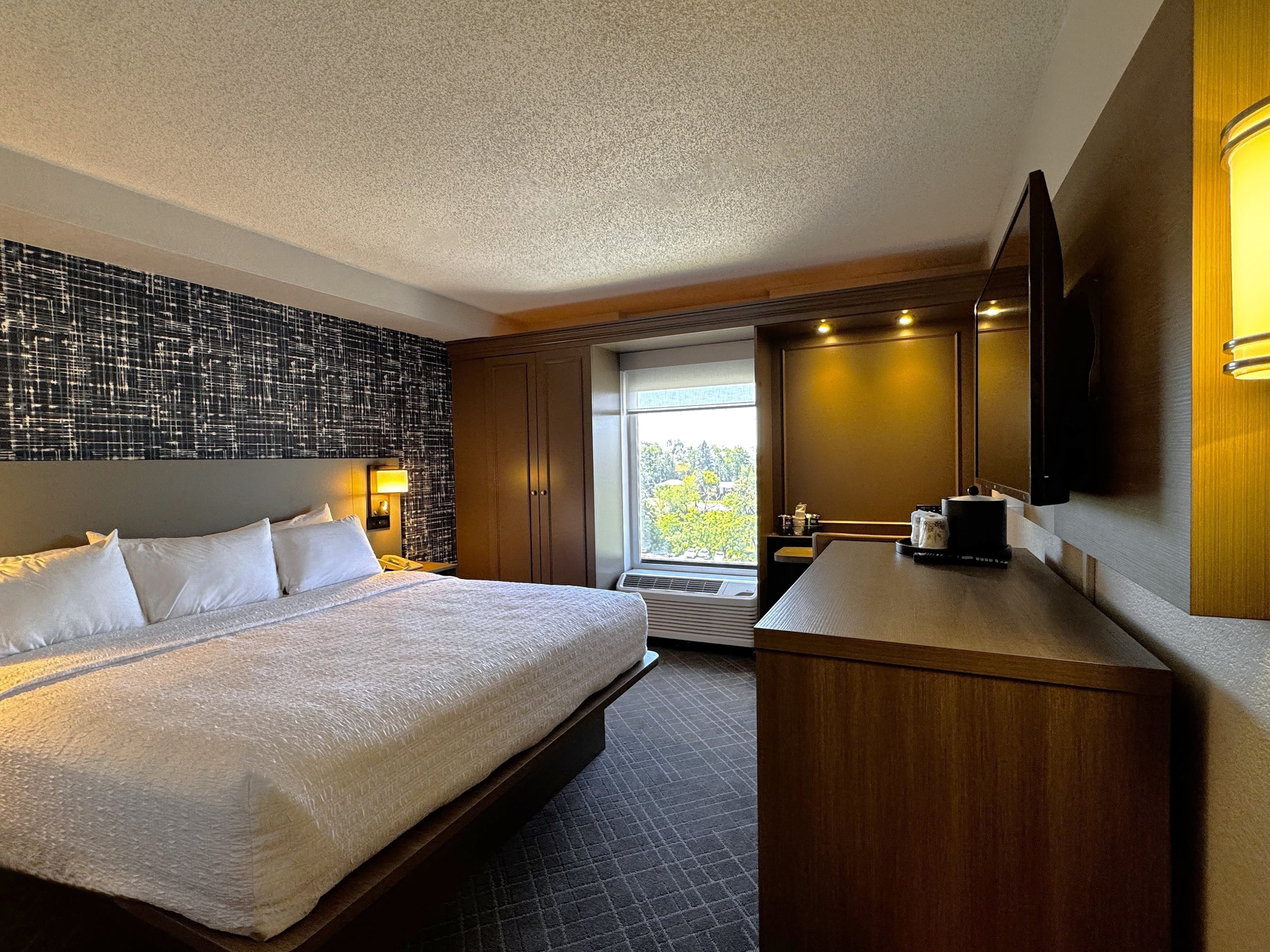 Pittsburgh Airport Inn and Suites - Image 2
