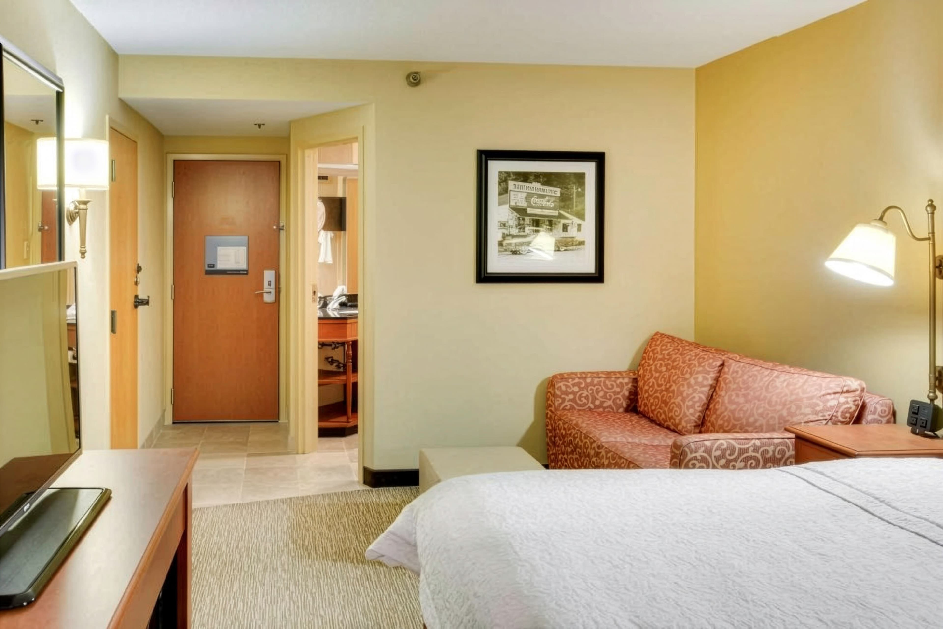 Pittsburgh Airport Inn and Suites - Image 5