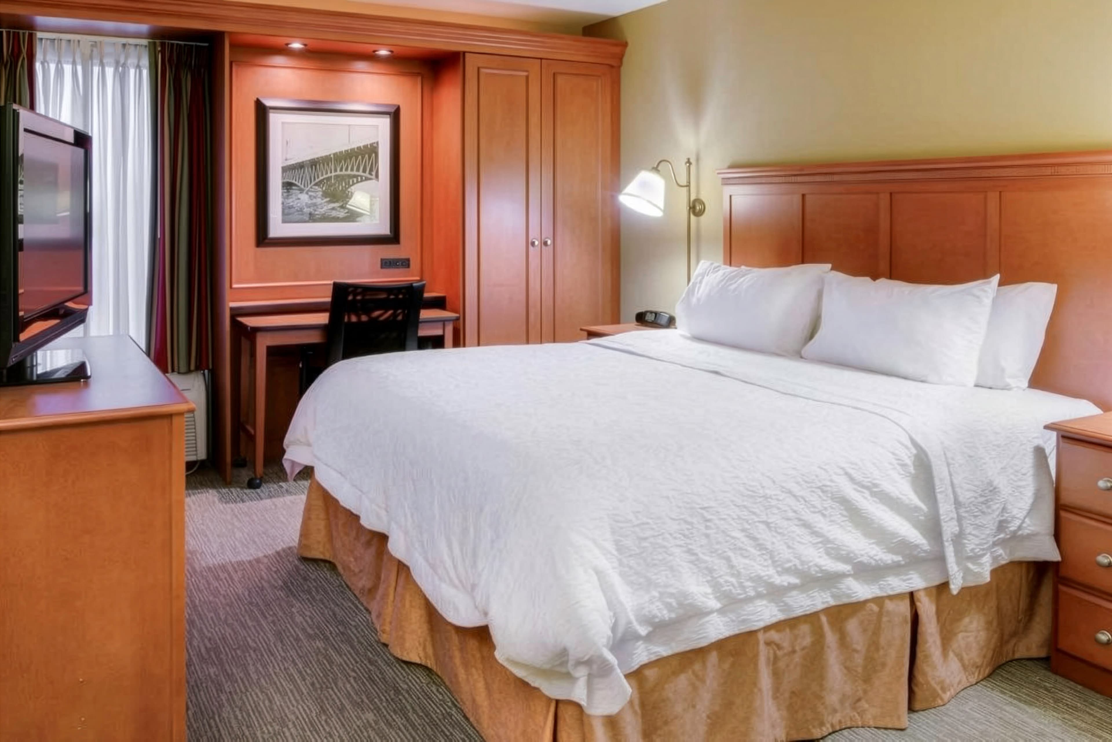 Pittsburgh Airport Inn and Suites - Image 1