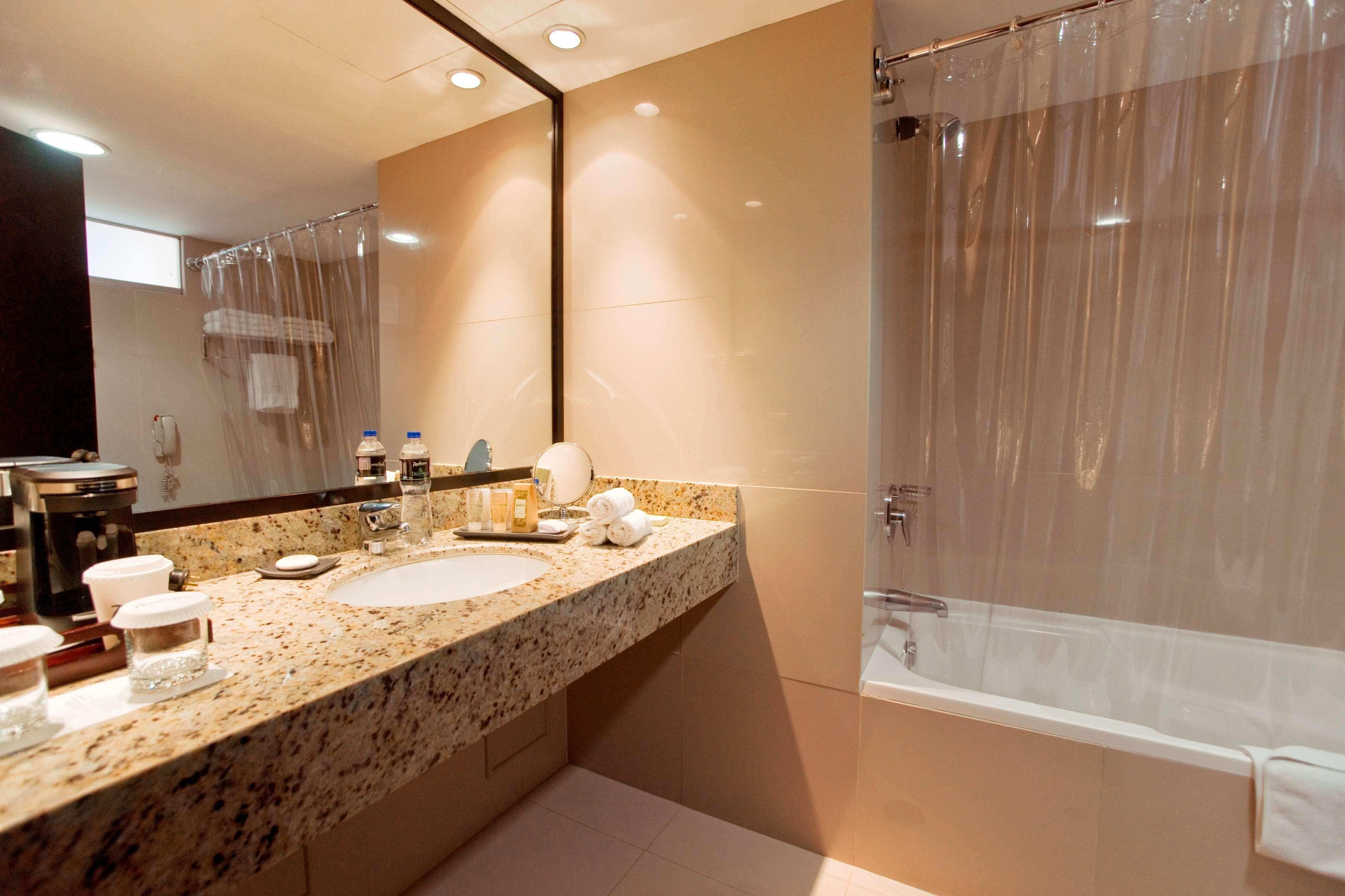 Radisson Hotel Decapolis Miraflores - Image 4