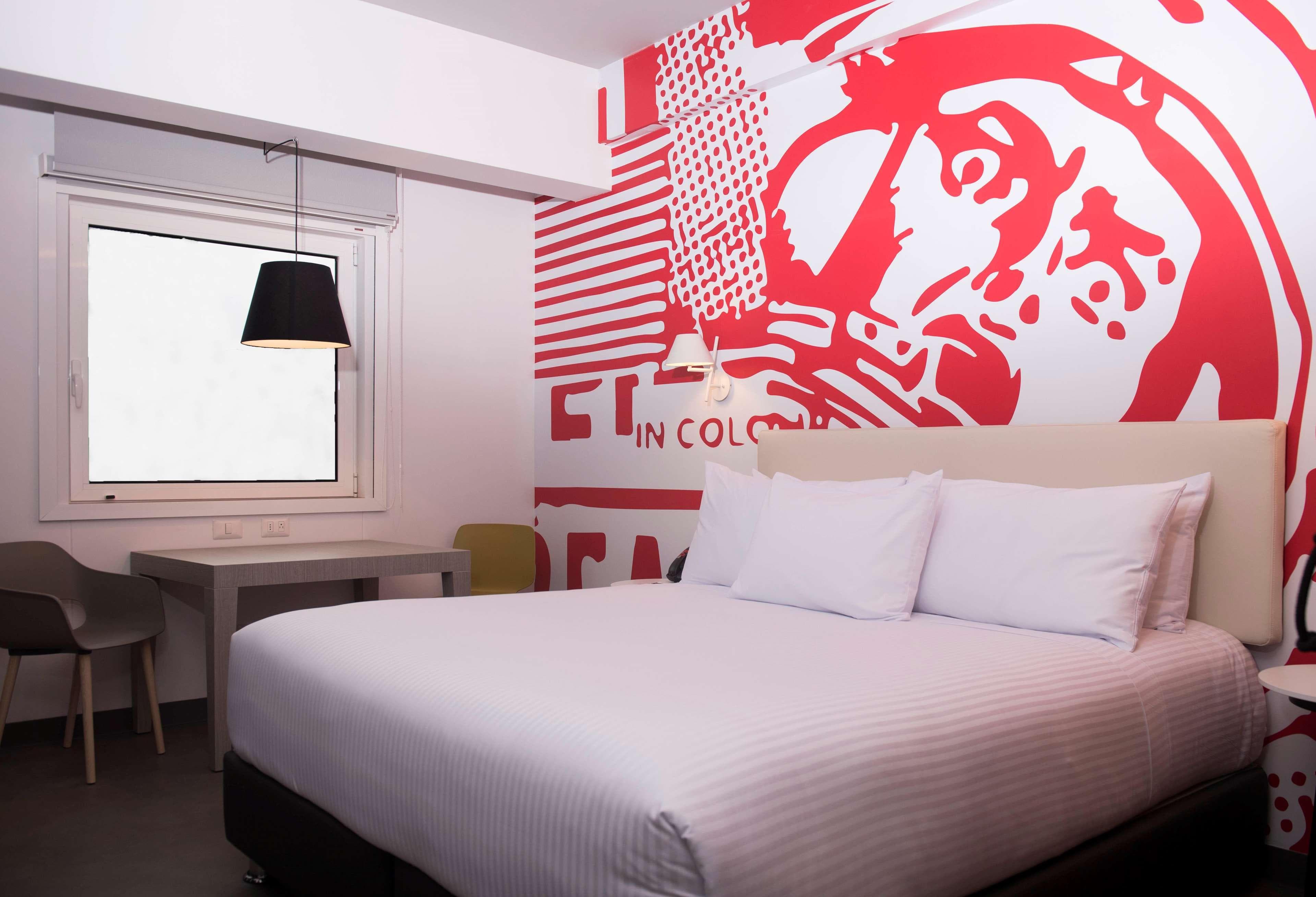 Radisson RED Miraflores - Image 1