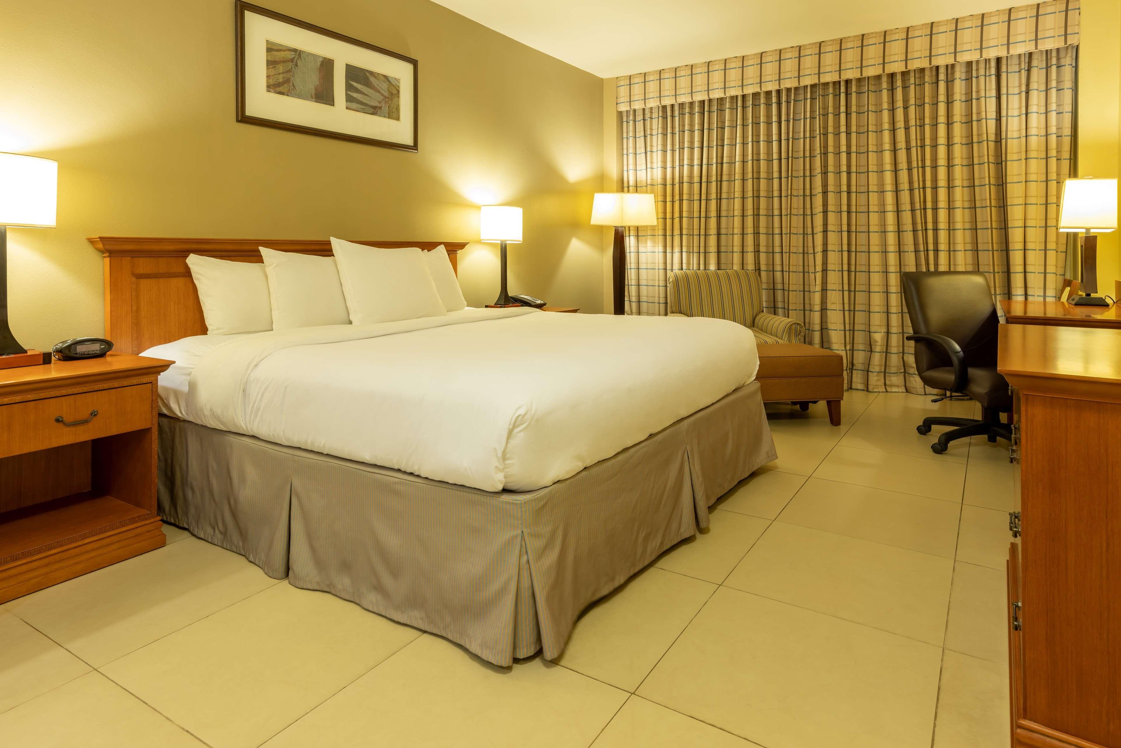 Radisson Hotel Panama Canal - Image 2