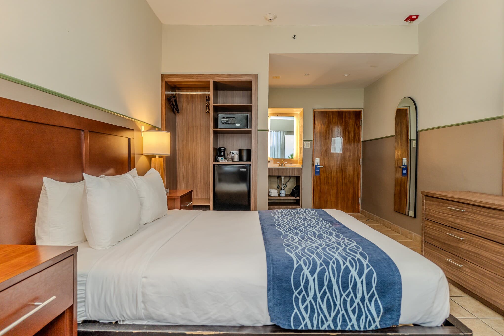 Comfort Inn & Suites - Image 2