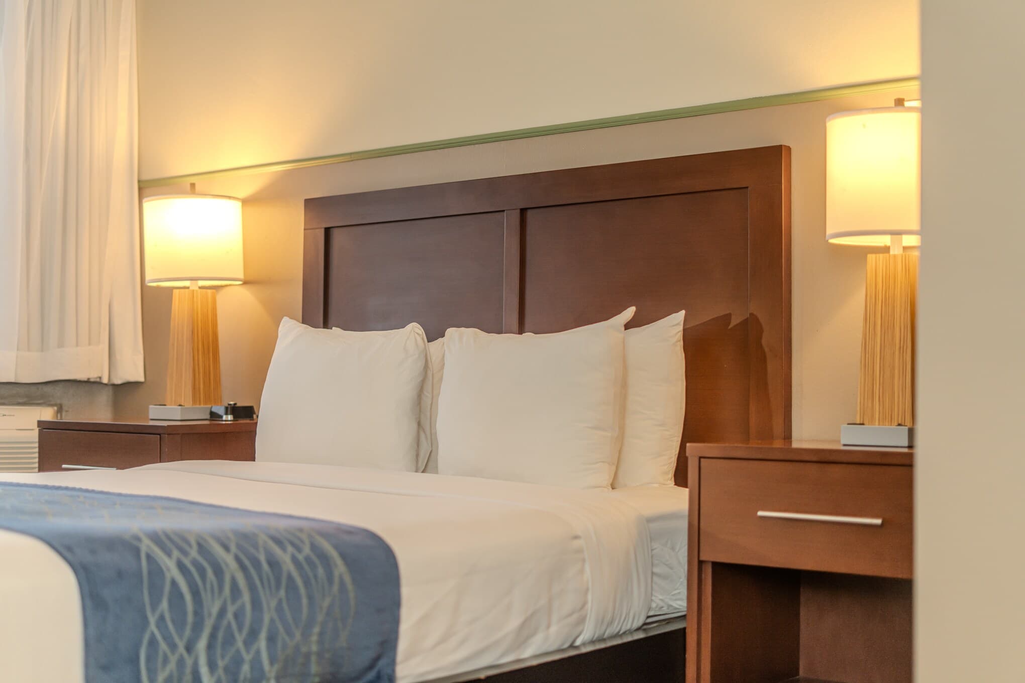 Comfort Inn & Suites - Image 4
