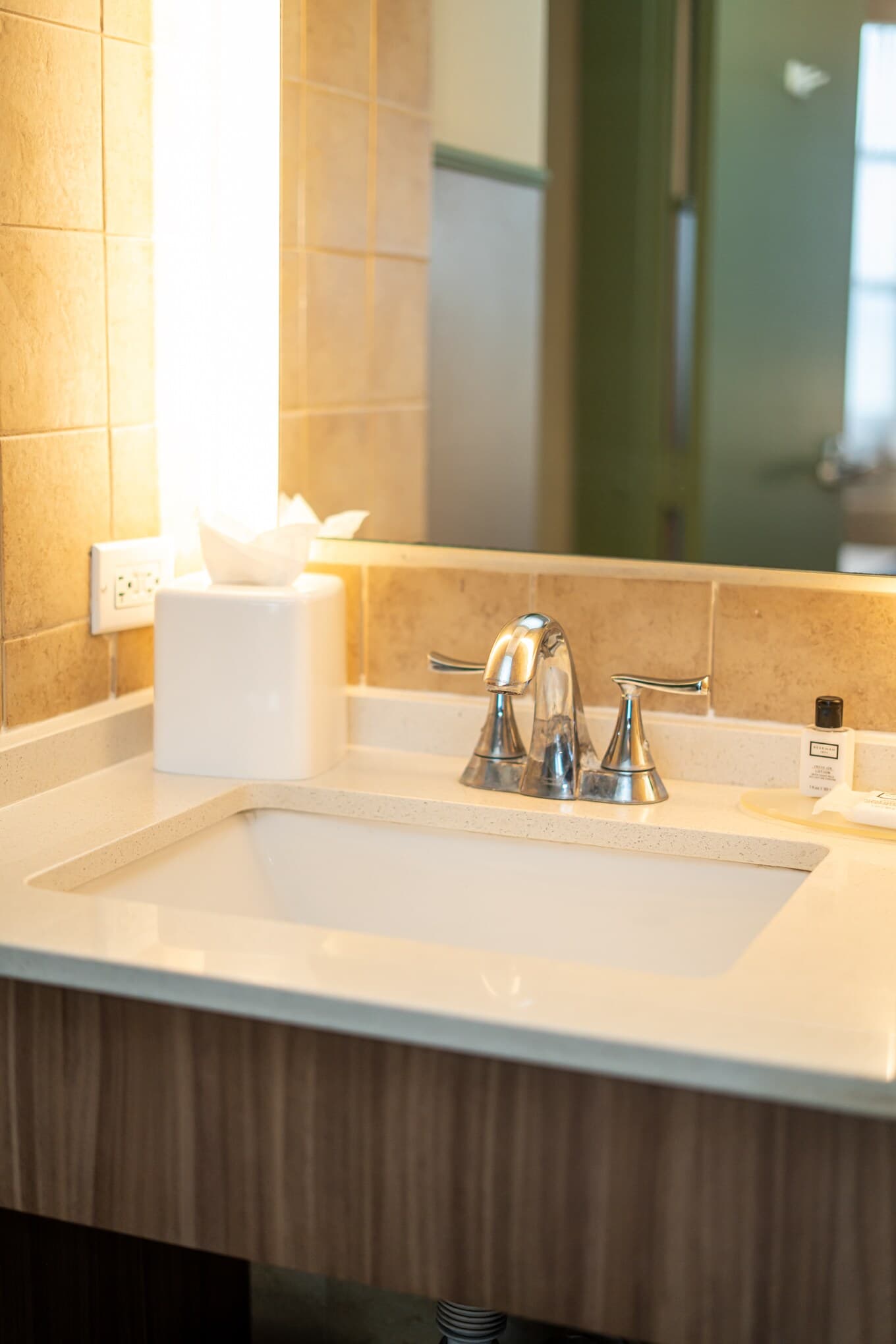 Comfort Inn & Suites - Image 5