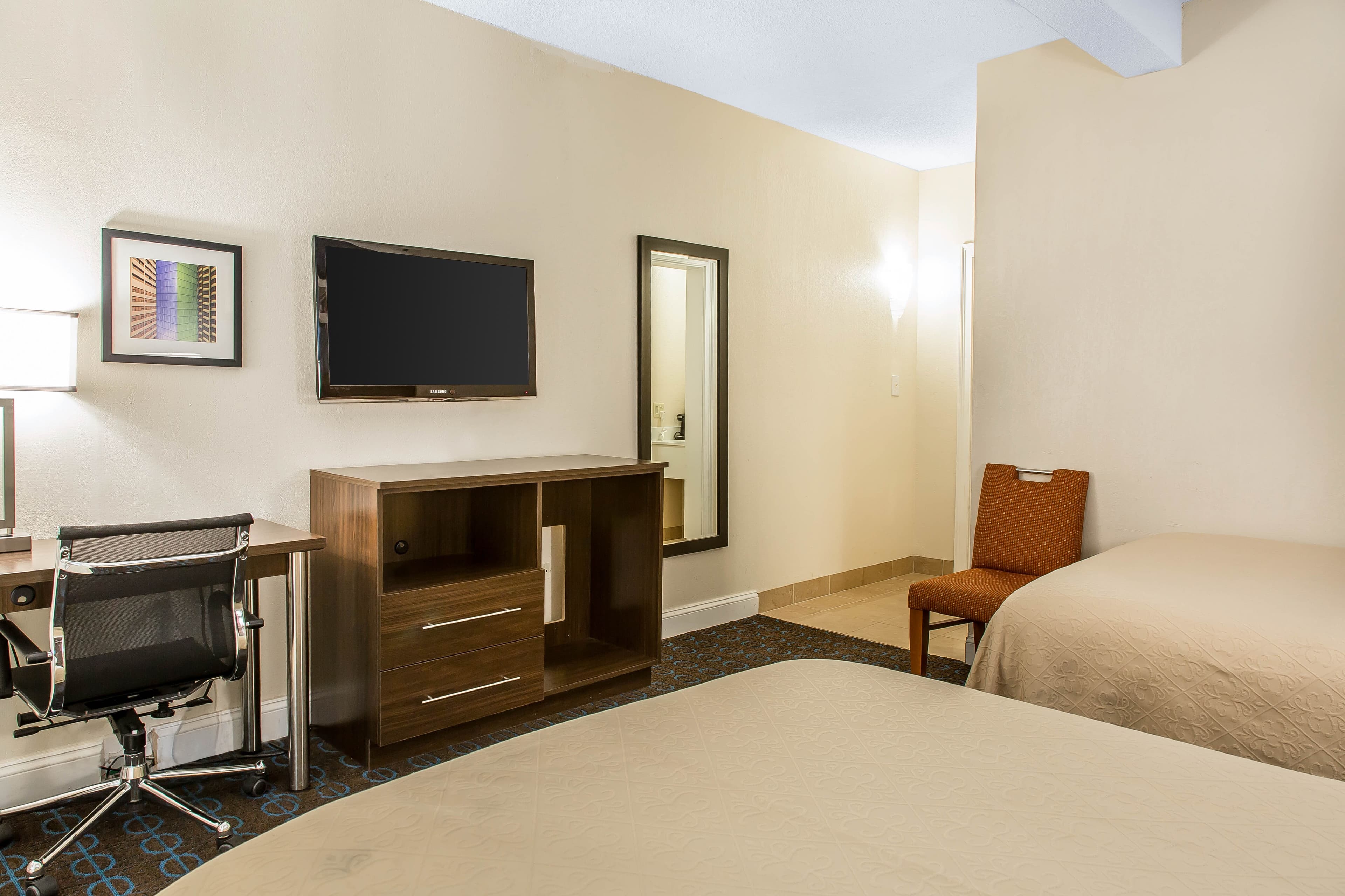 Quality Inn & Suites Middletown - Newport - Image 4