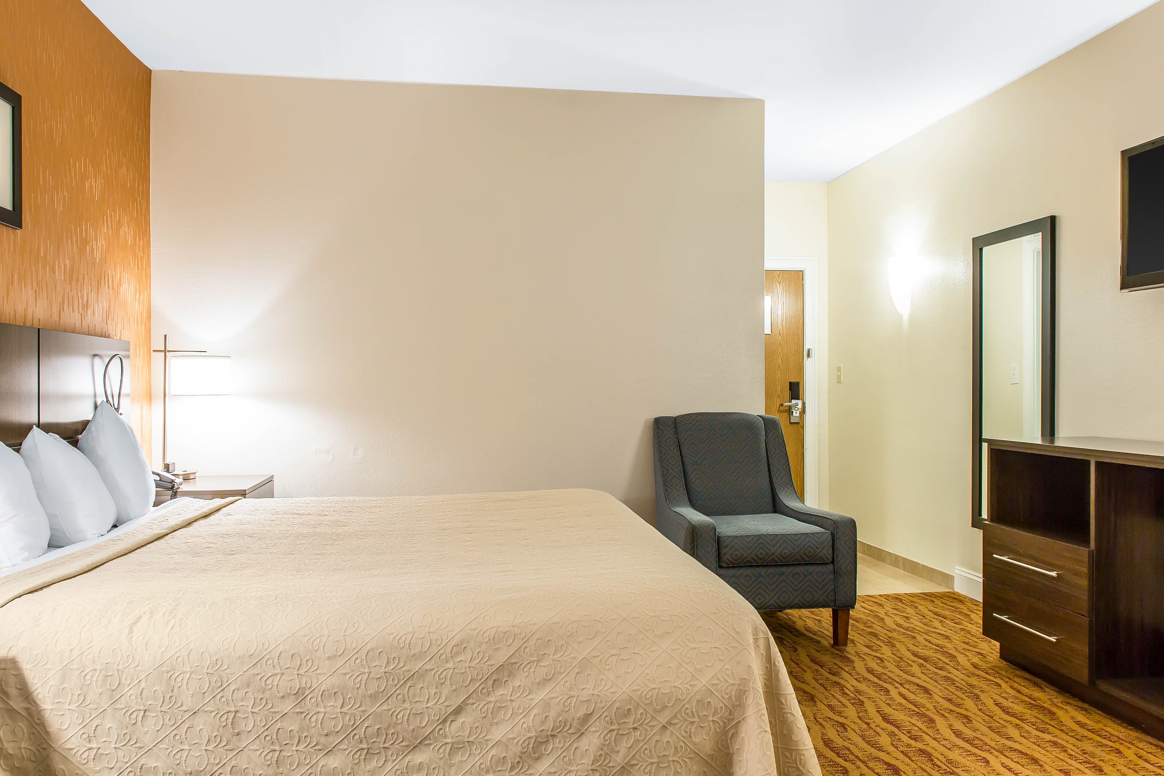 Quality Inn & Suites Middletown - Newport — 6