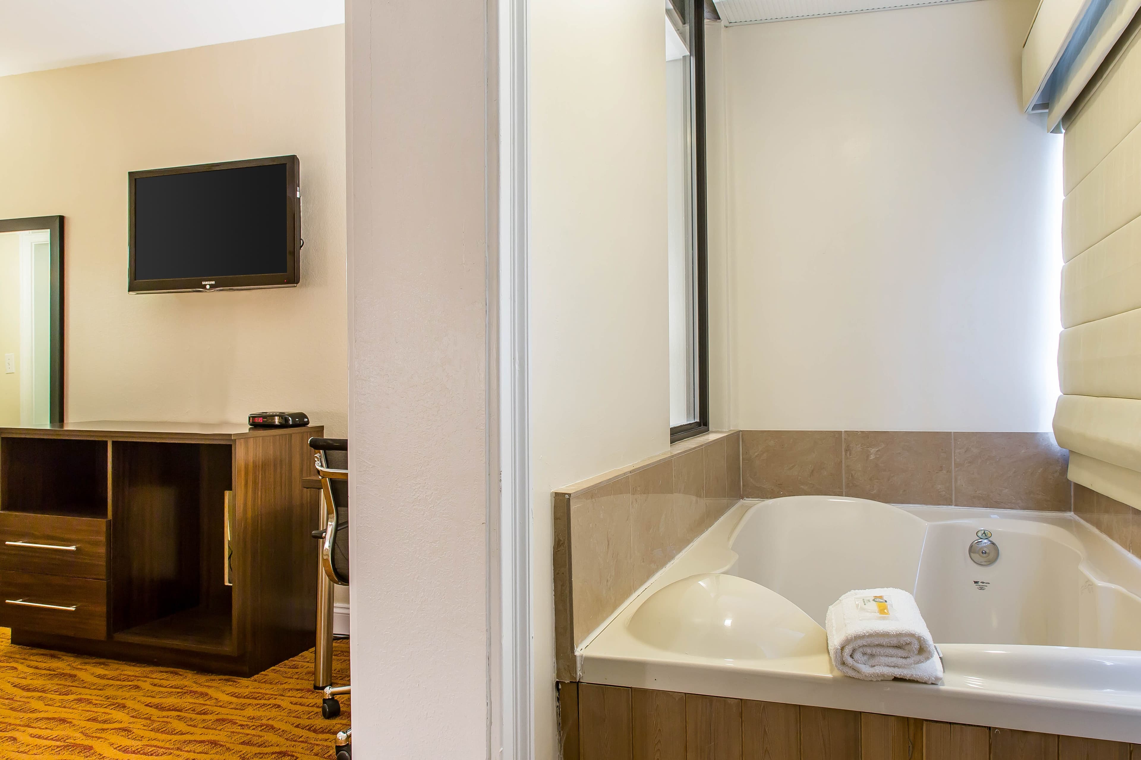 Quality Inn & Suites Middletown - Newport — 17