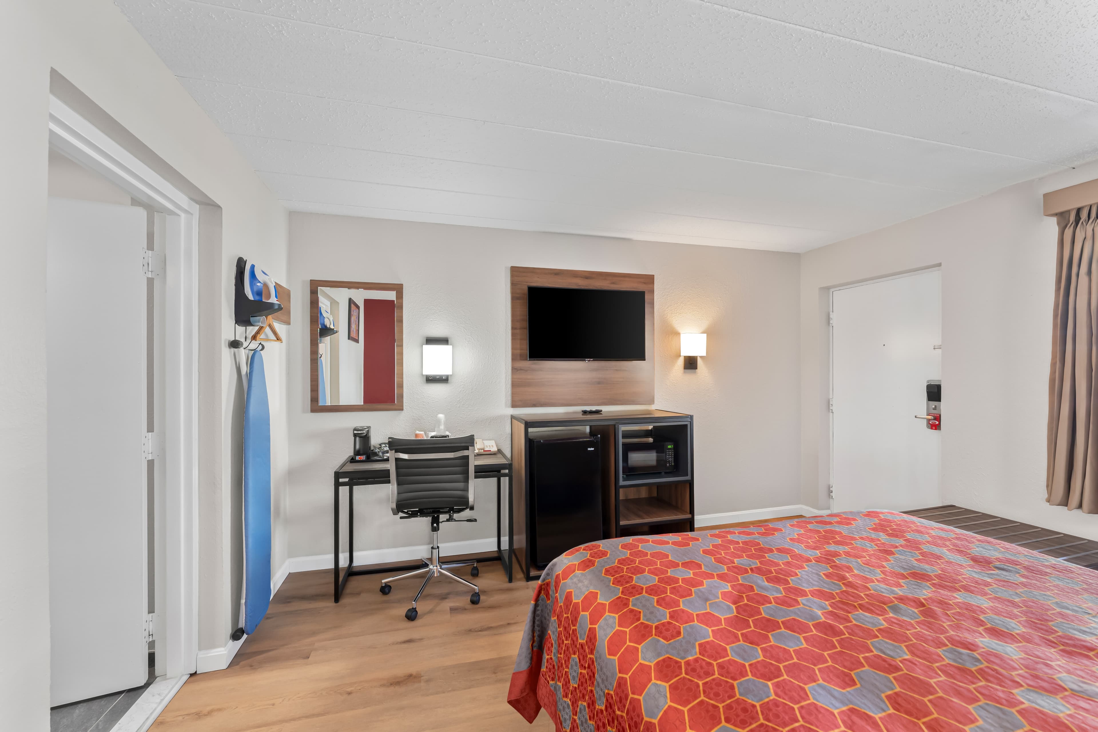 Econo Lodge Cranston - Providence — 6