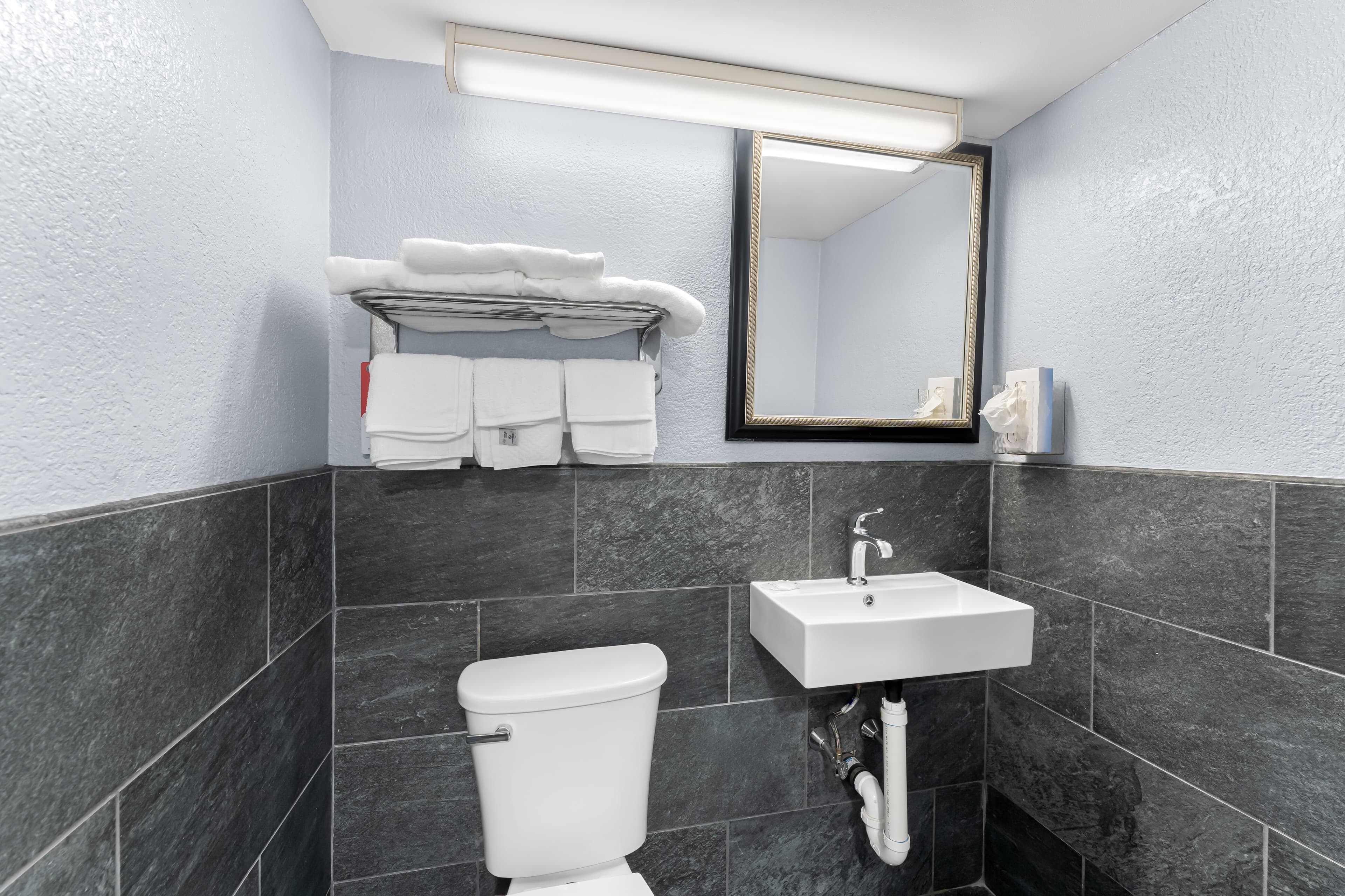 Econo Lodge Cranston - Providence — 13