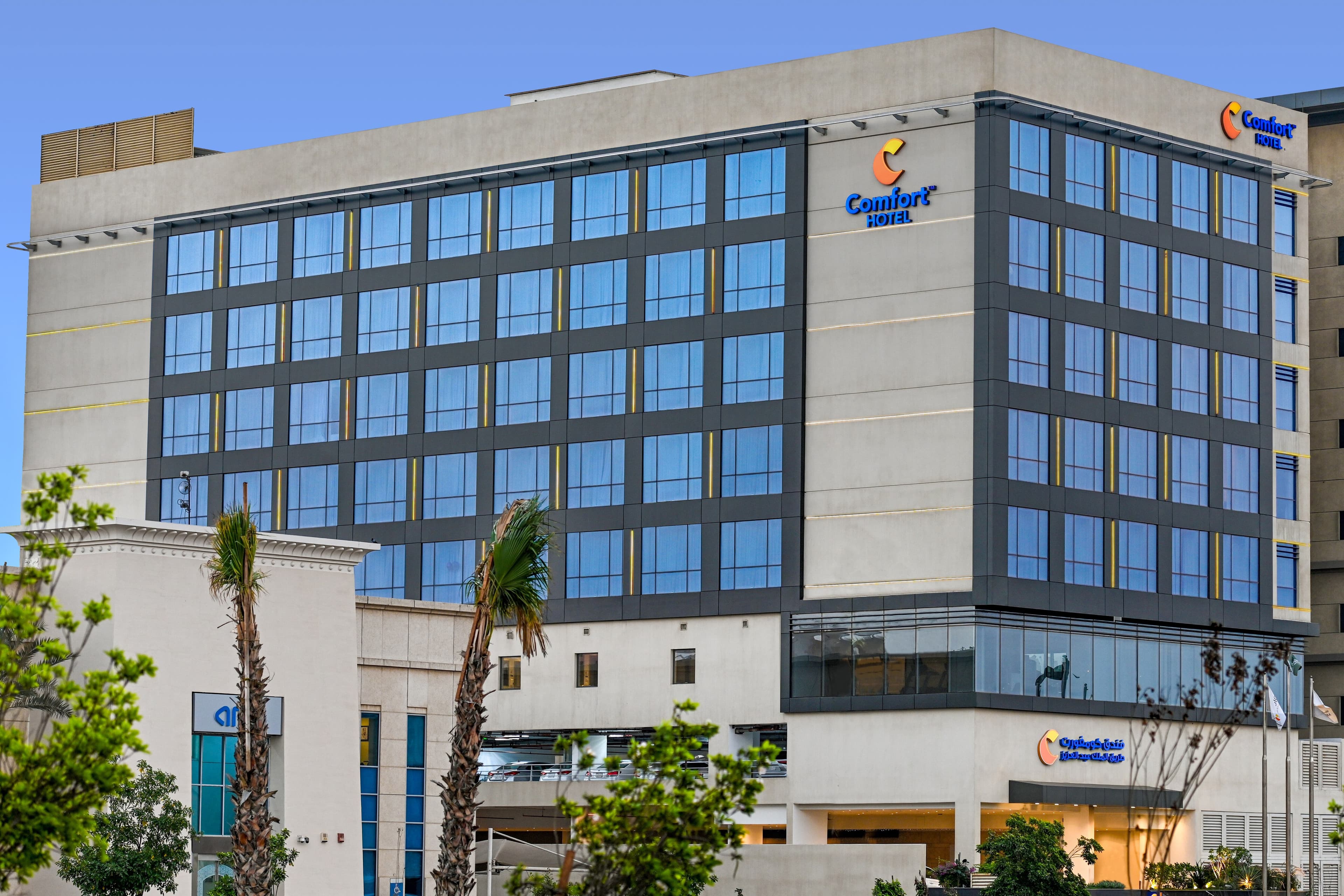 Comfort Hotel Jeddah King Road - Image 1