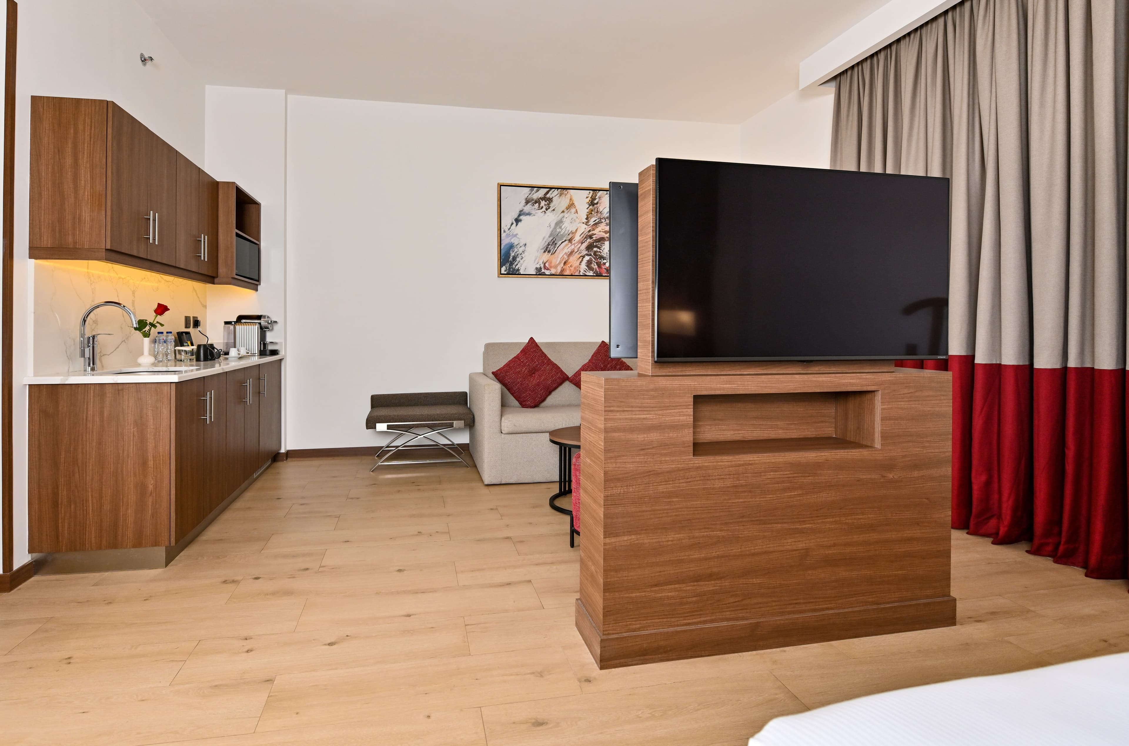 Comfort Hotel Jeddah King Road - Image 2