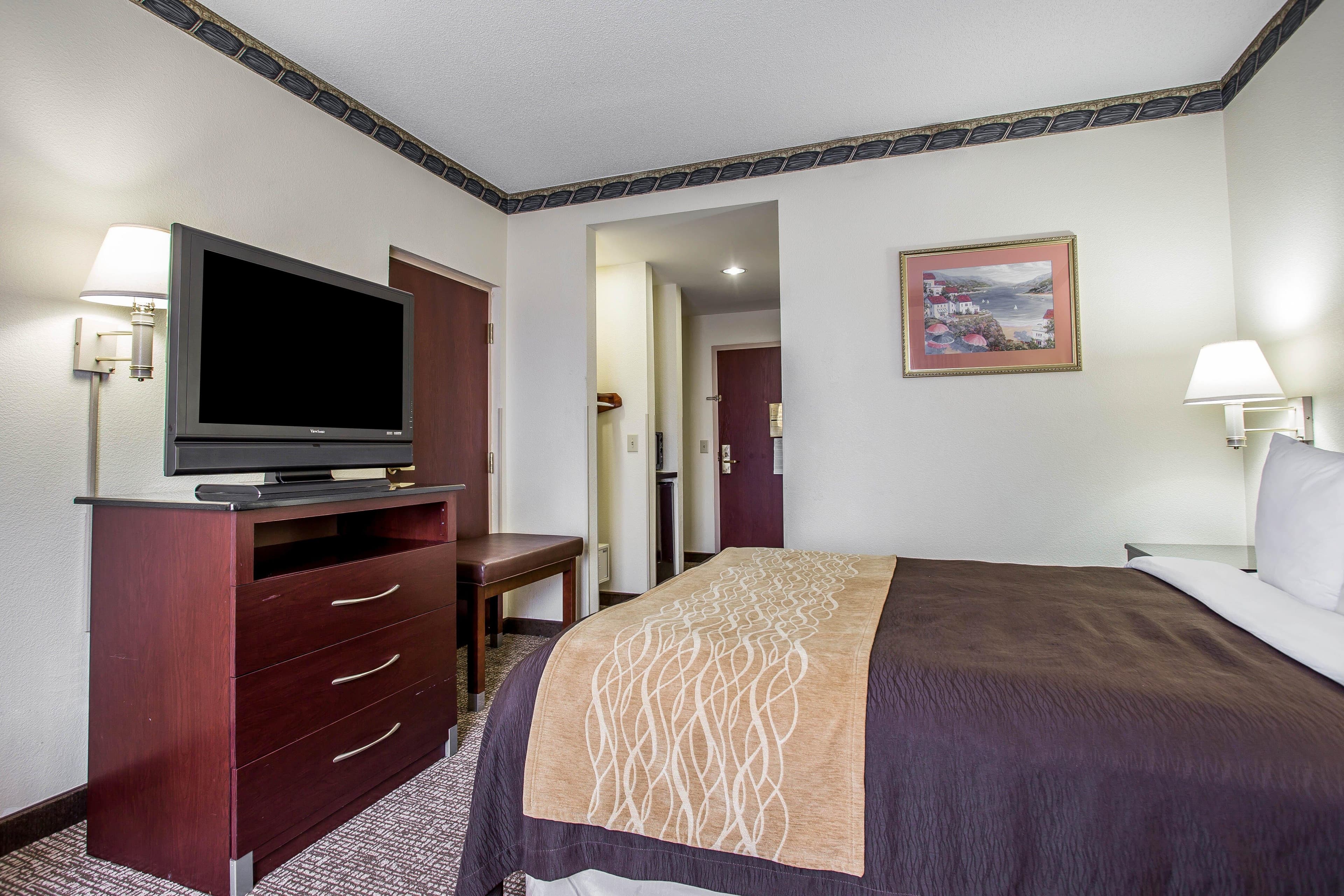 Comfort Inn & Suites Ft.Jackson Maingate - Image 4