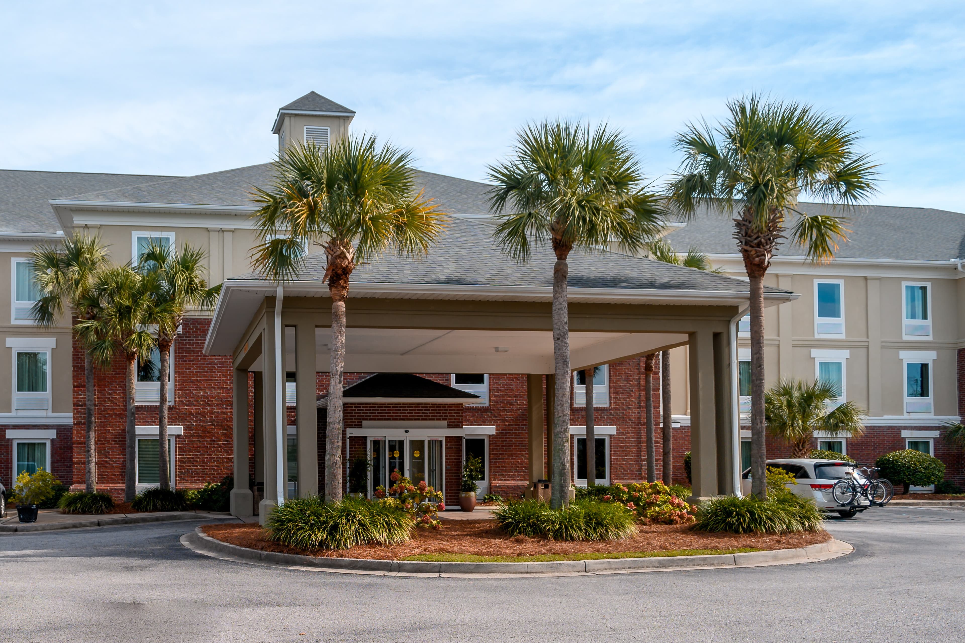 Comfort Inn & Suites Patriots Point - Image 1