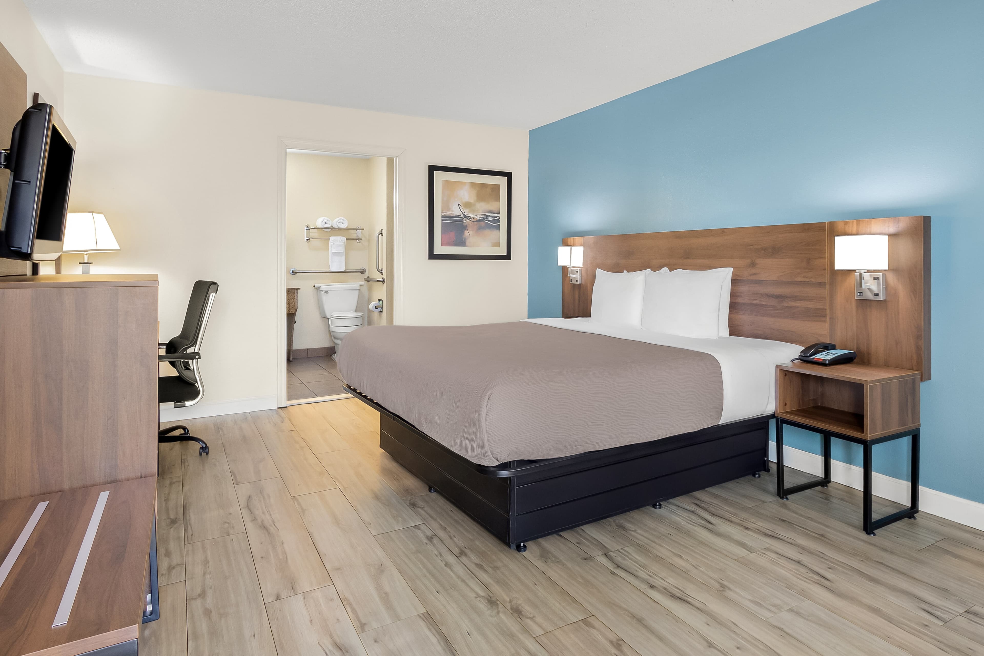 Quality Inn & Suites Lexington - Image 1
