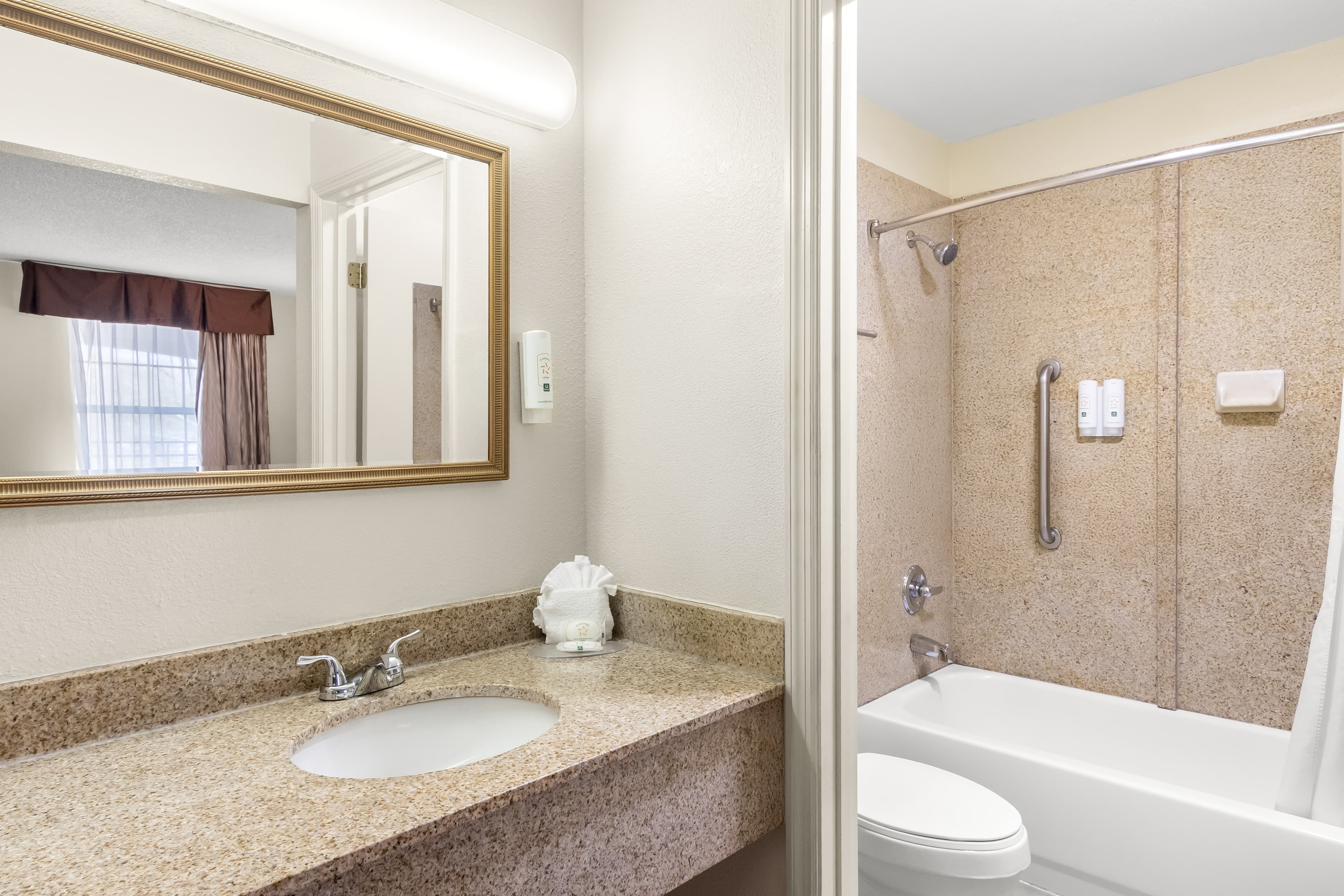 Quality Inn & Suites Lexington — 11