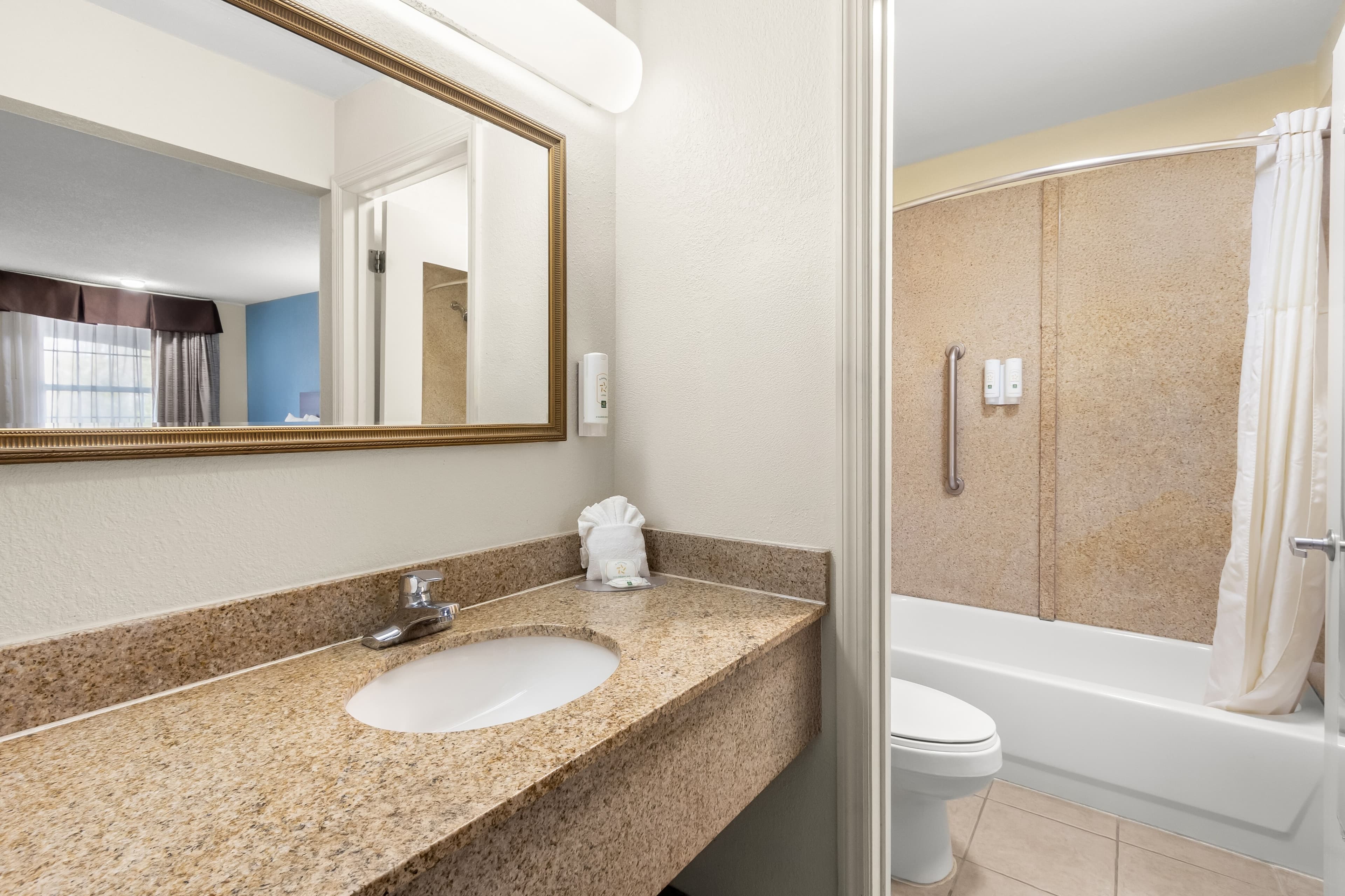 Quality Inn & Suites Lexington — 14