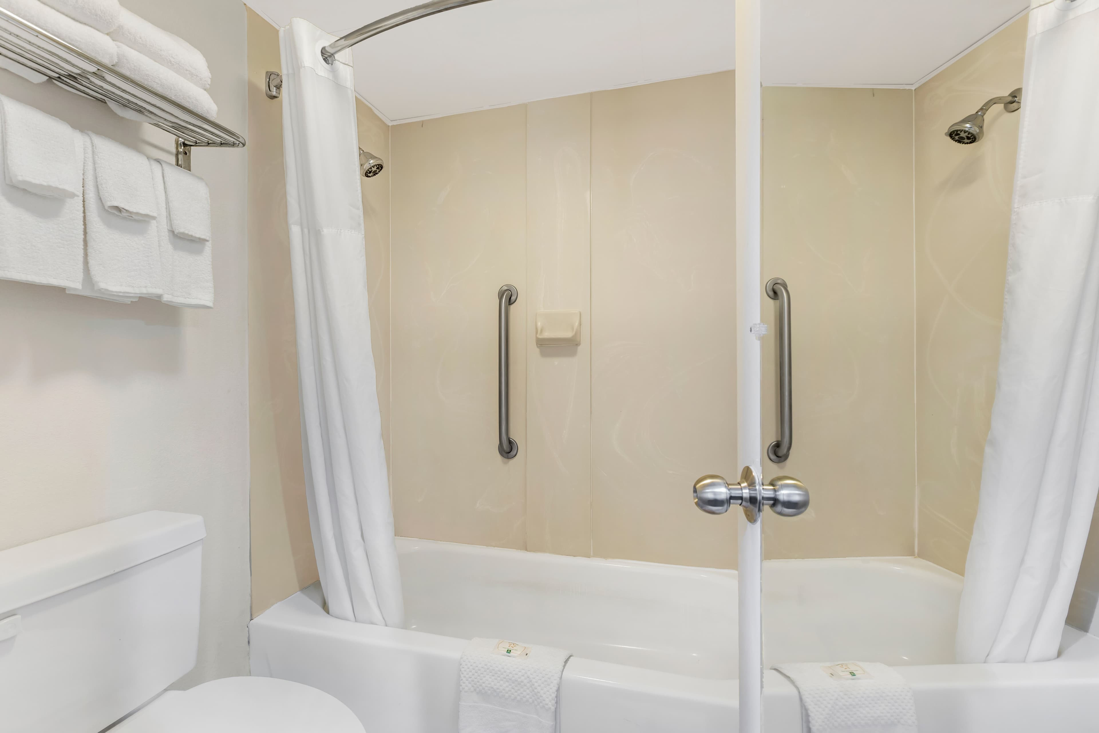 Quality Inn & Suites Easley - Greenville — 17