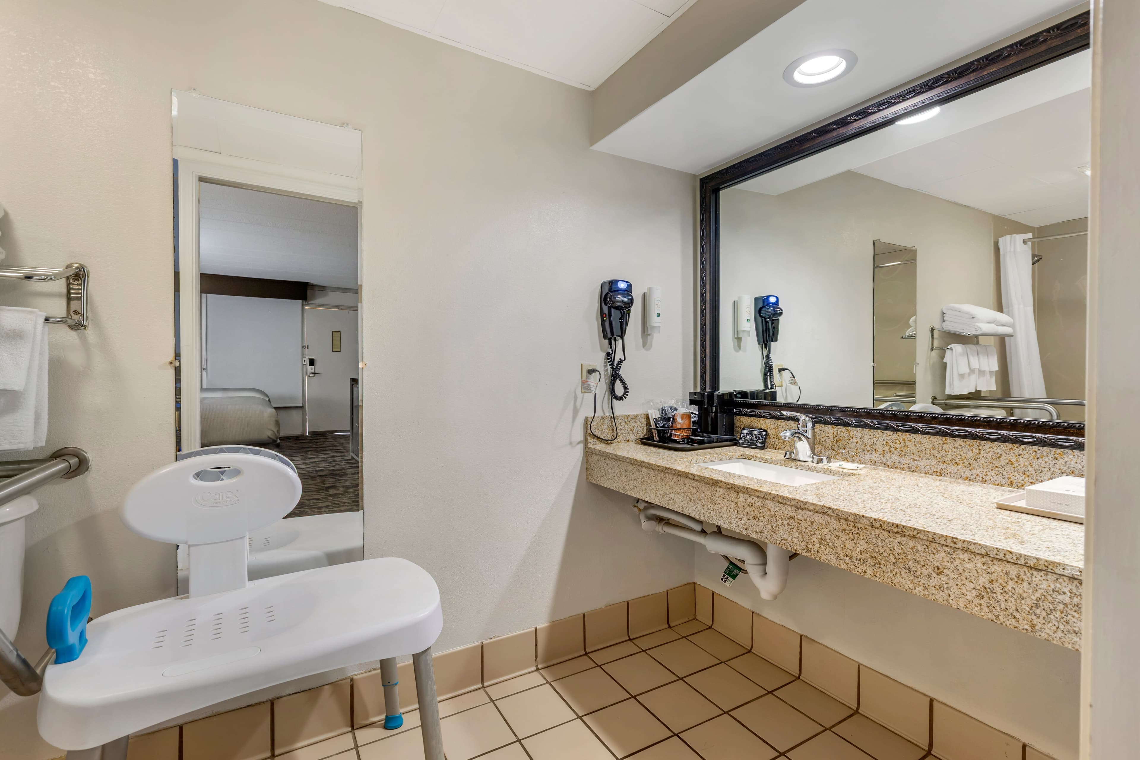 Quality Inn & Suites Easley - Greenville — 7