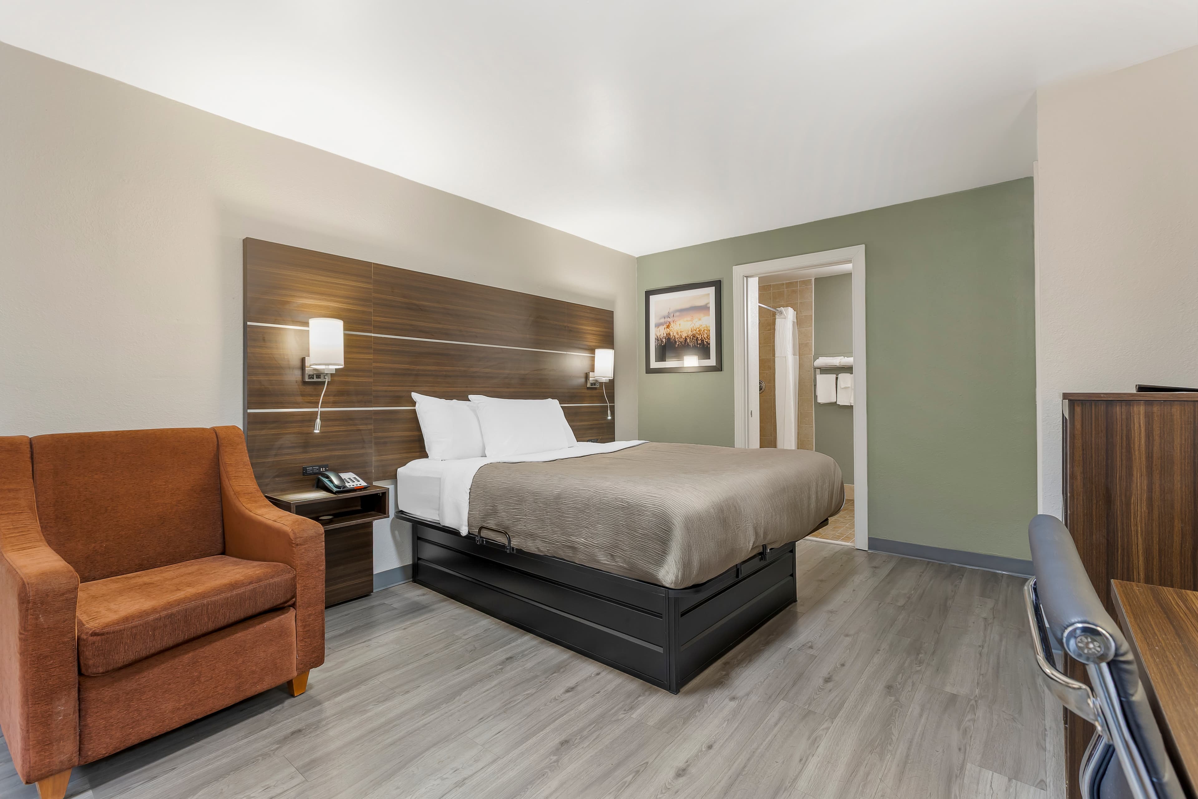 Quality Inn & Suites Orangeburg - Image 2