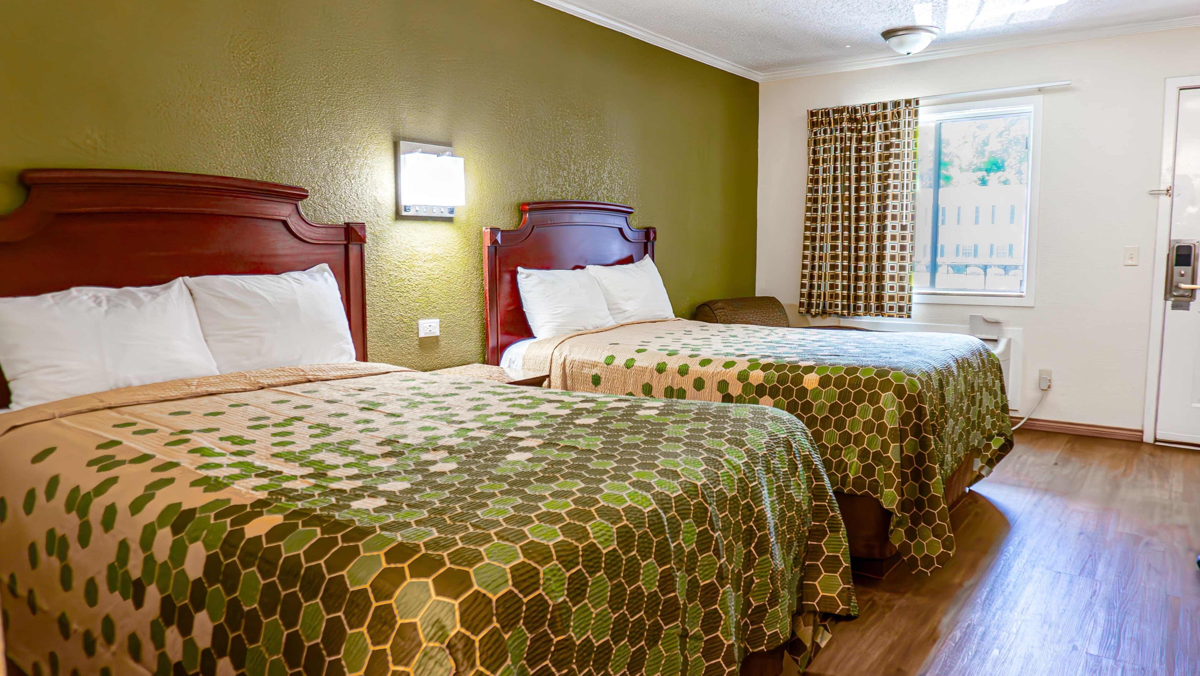 Rodeway Inn & Suites Fort Jackson - Image 3