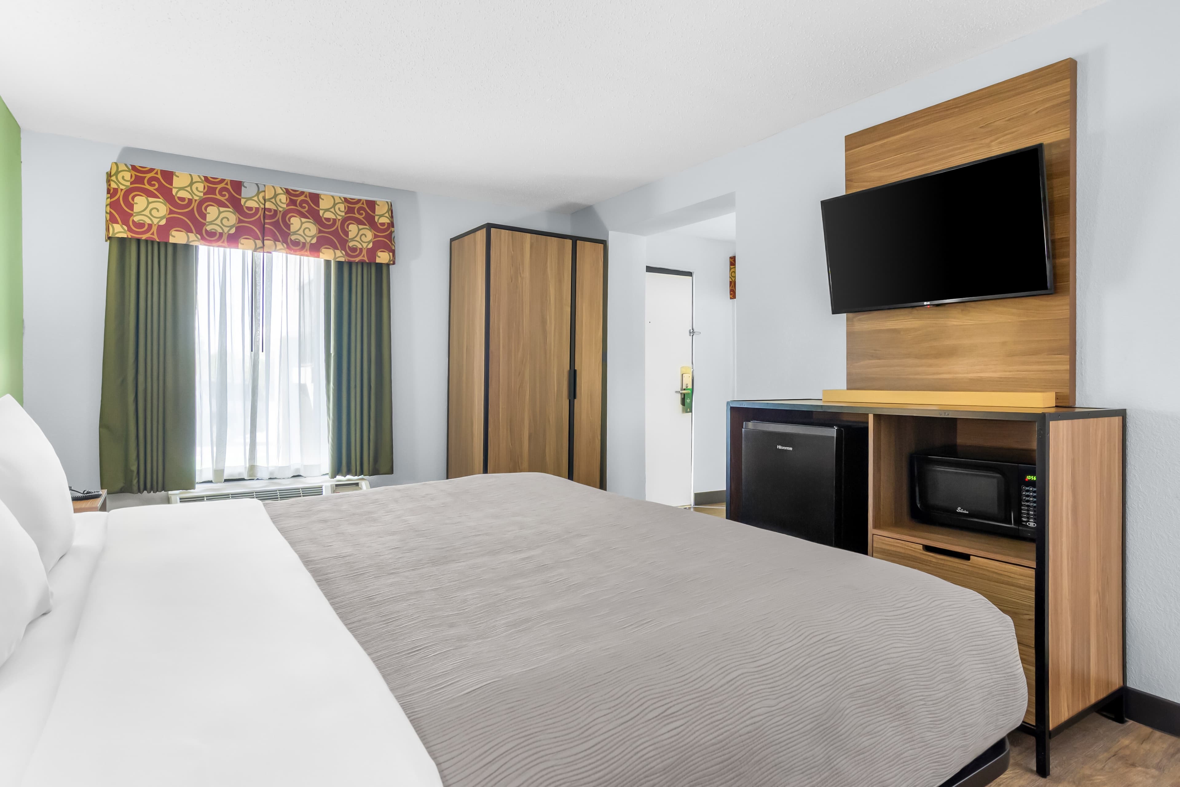 Quality Inn & Suites Greenville - Haywood Mall — 9