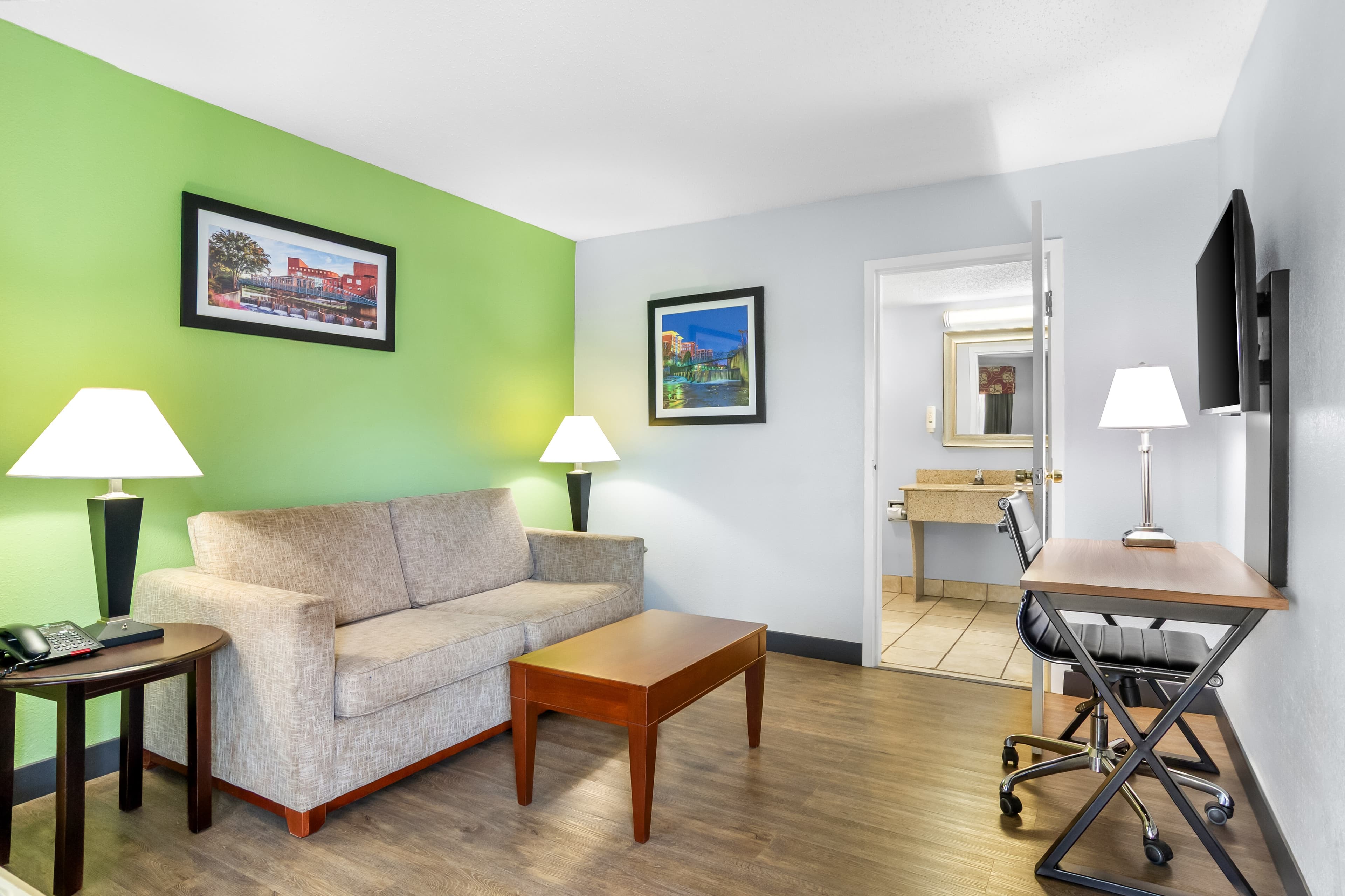 Quality Inn & Suites Greenville - Haywood Mall — 10