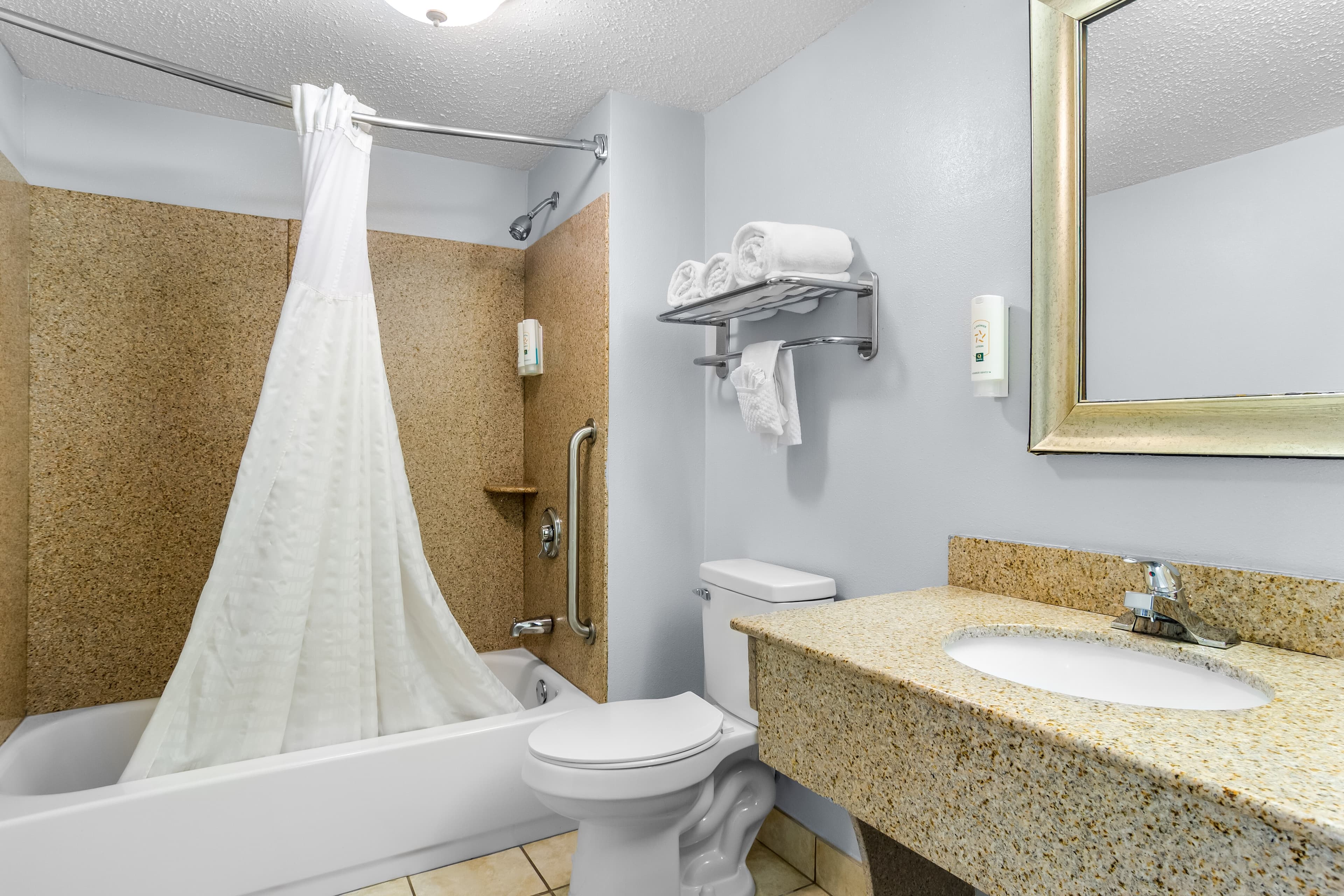 Quality Inn & Suites Greenville - Haywood Mall — 11