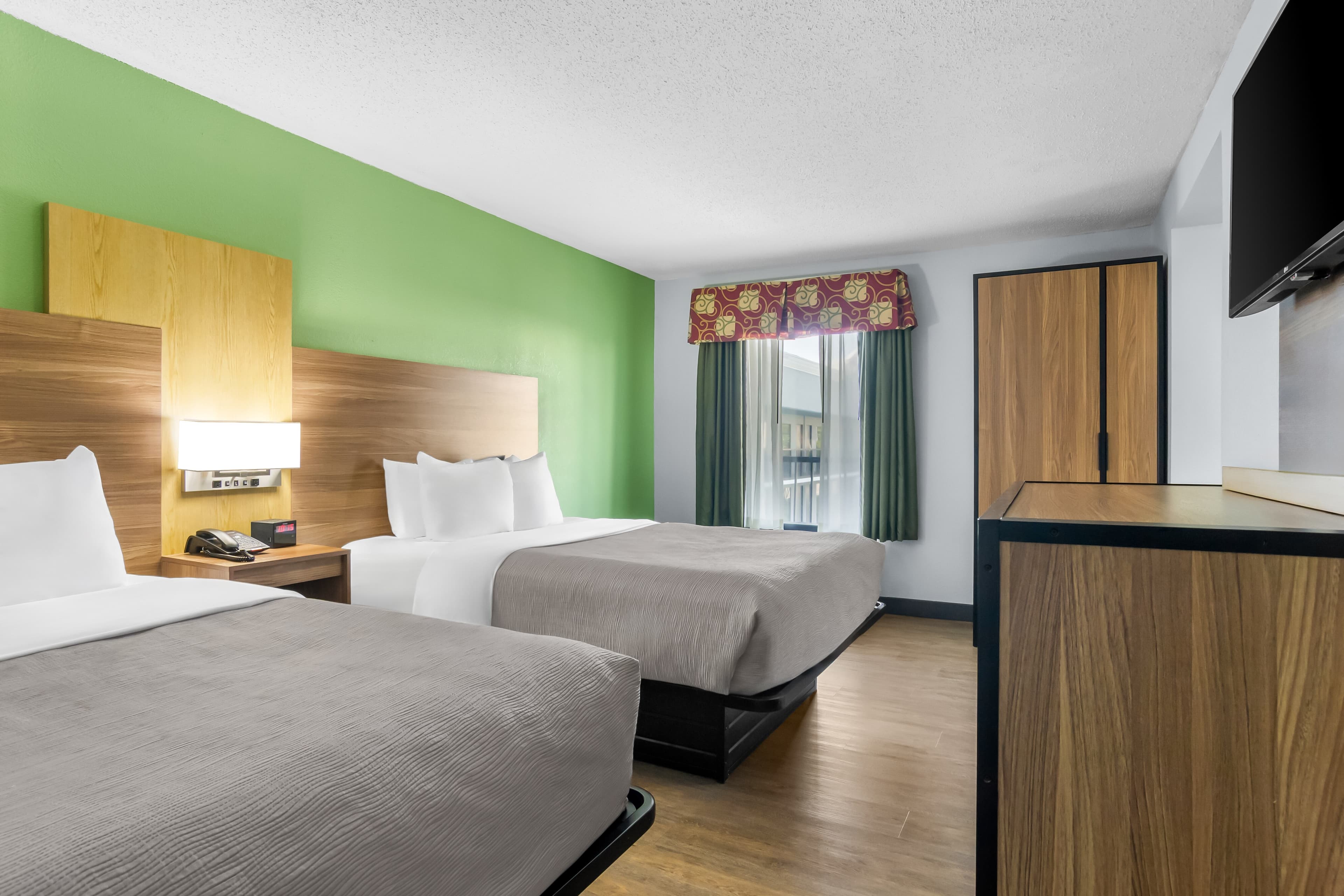 Quality Inn & Suites Greenville - Haywood Mall — 13