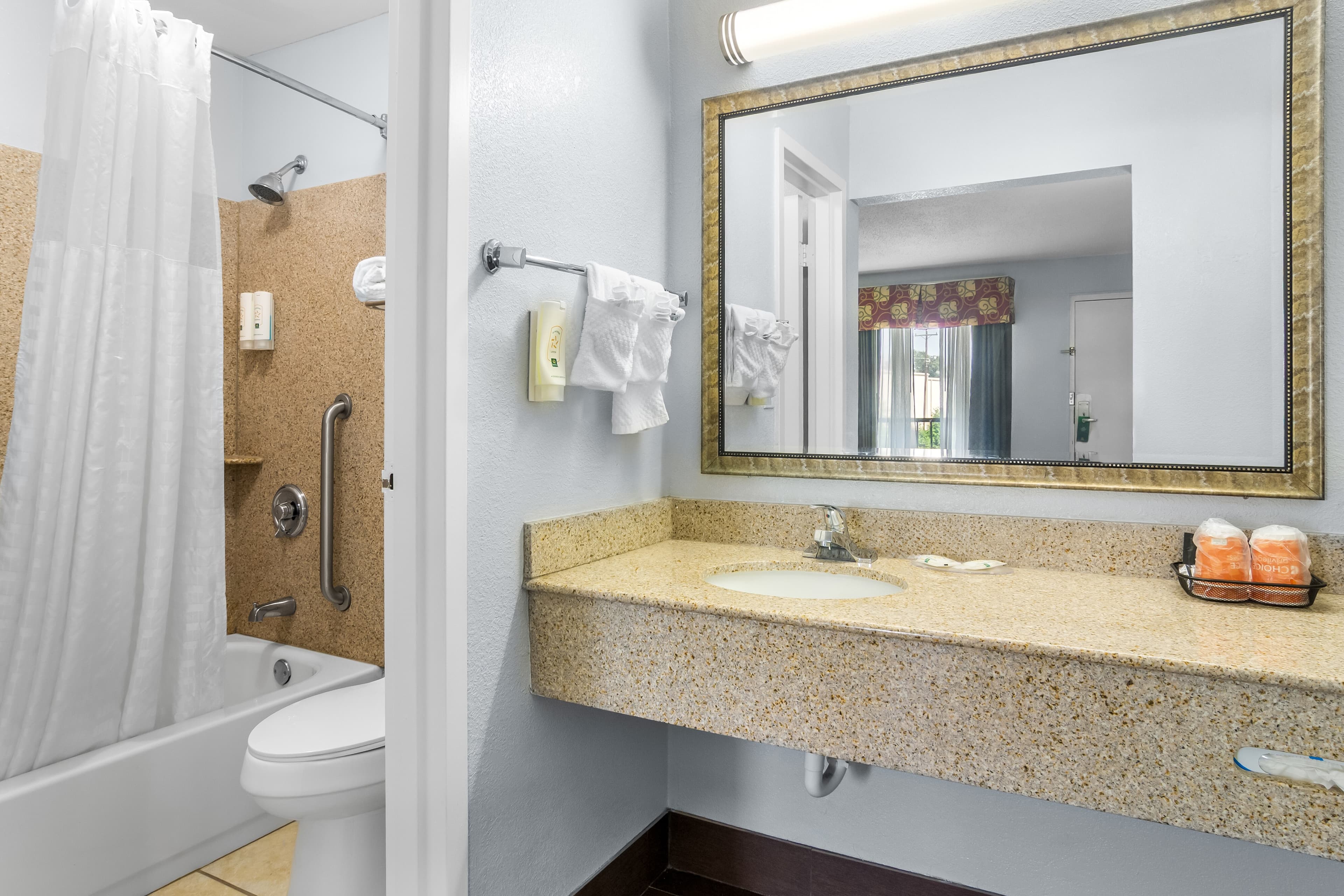 Quality Inn & Suites Greenville - Haywood Mall — 15
