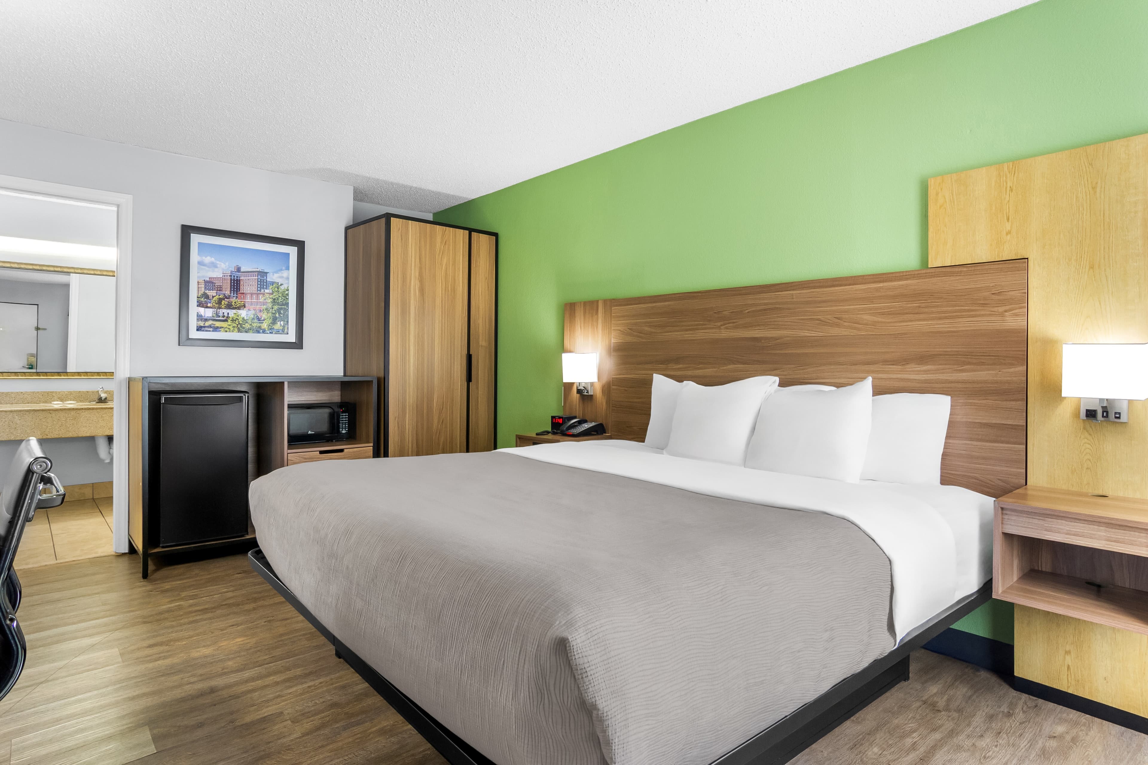 Quality Inn & Suites Greenville - Haywood Mall - Image 2