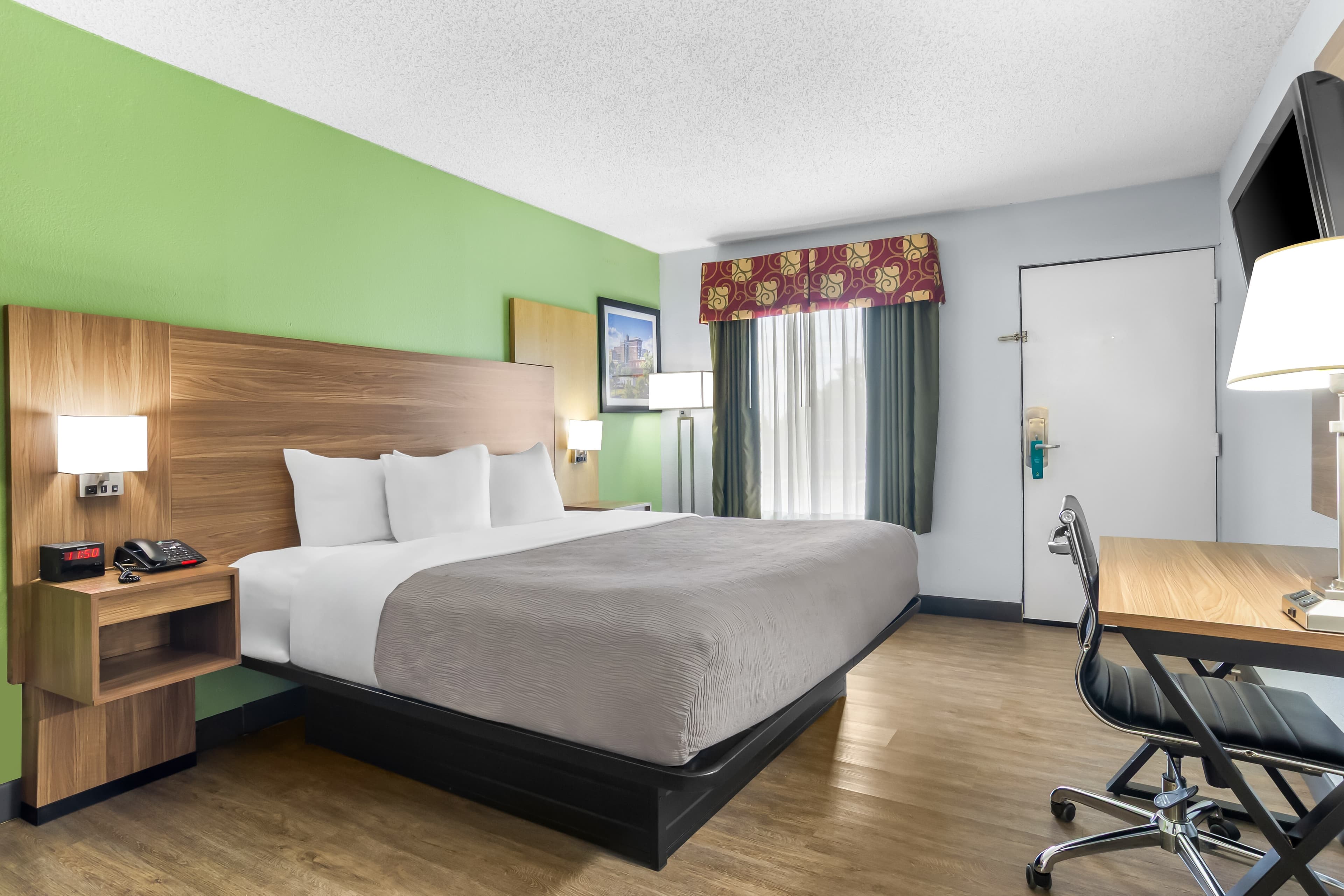 Quality Inn & Suites Greenville - Haywood Mall - Image 3