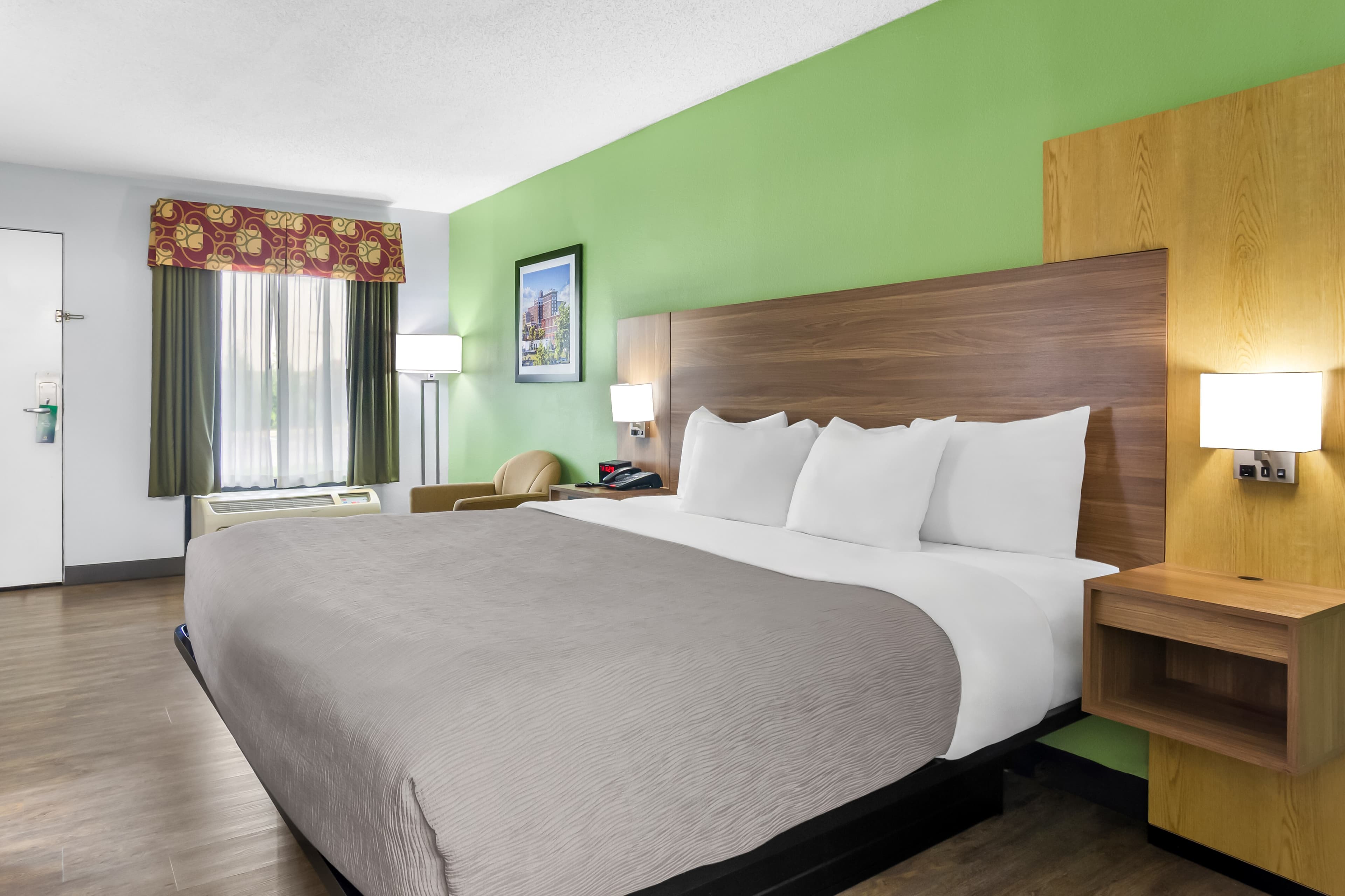Quality Inn & Suites Greenville - Haywood Mall — 7