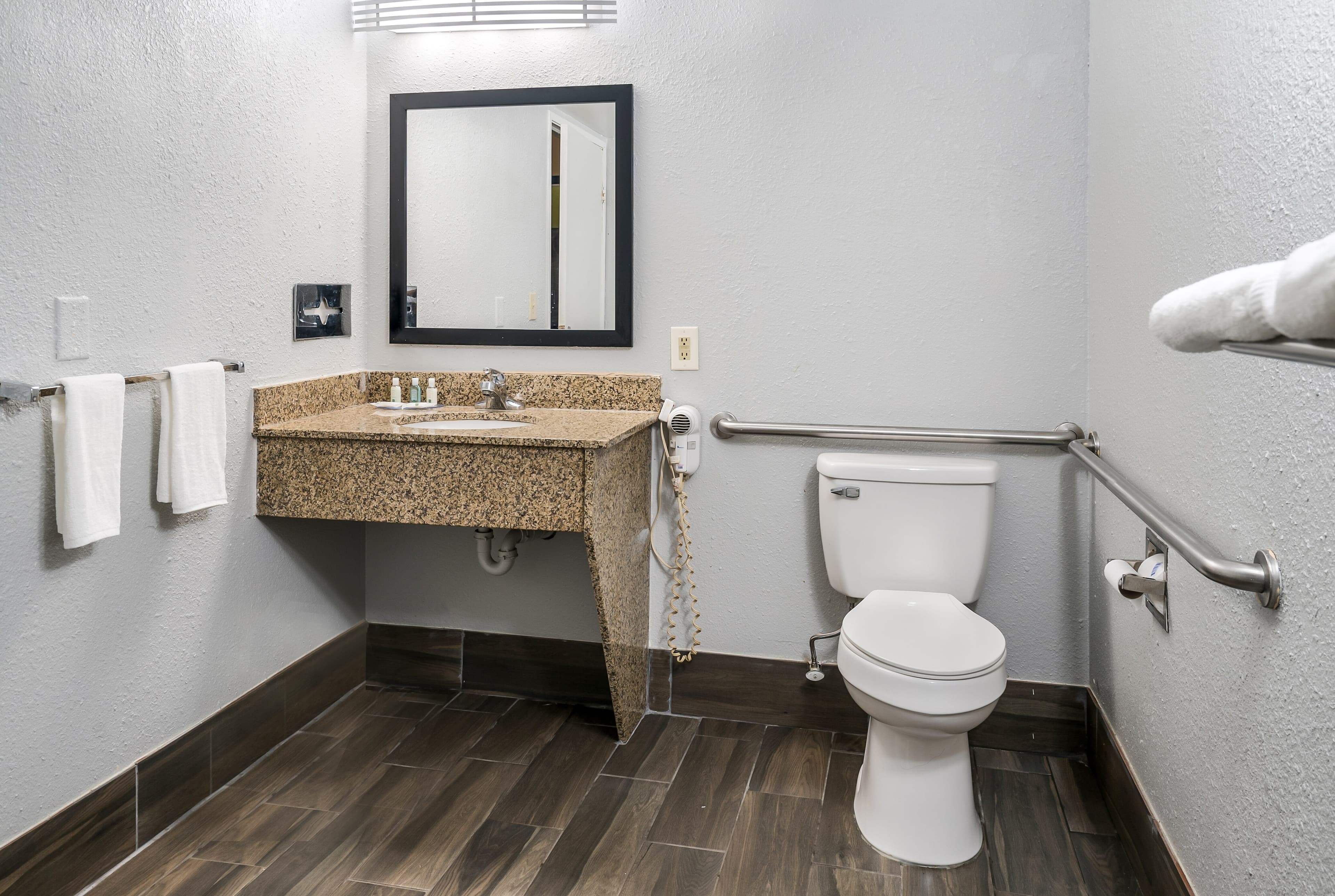 Quality Inn Greer - Greenville - Image 4