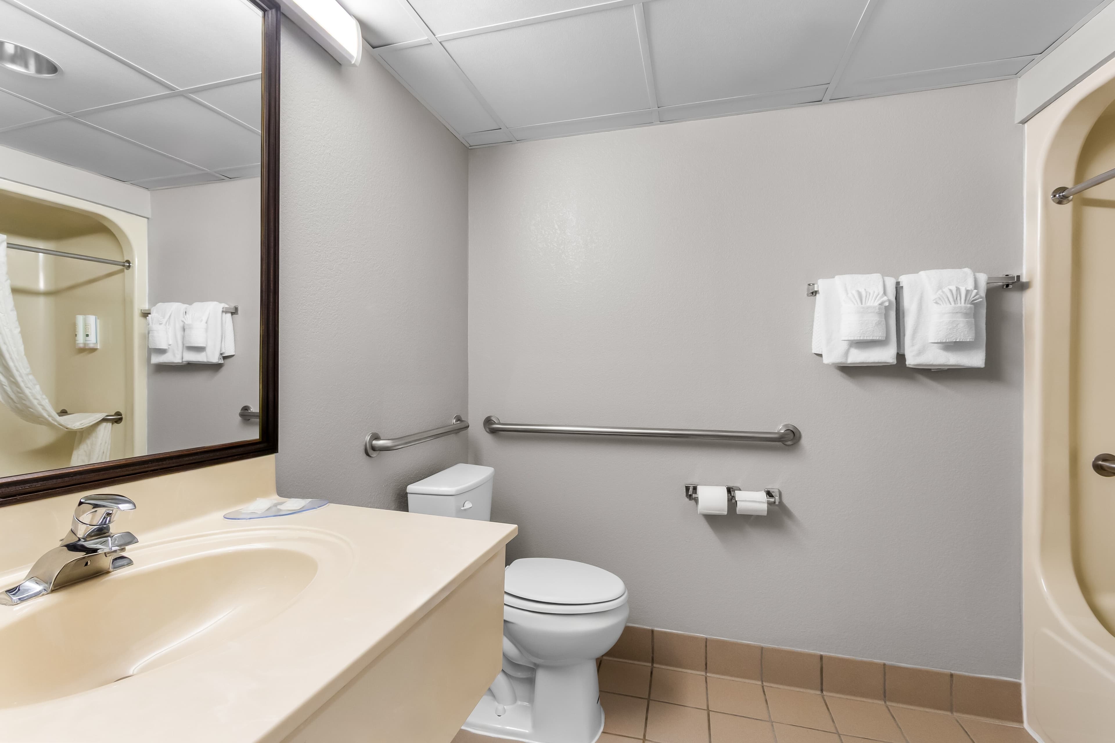 Quality Inn Surfside Myrtle Beach - Image 5